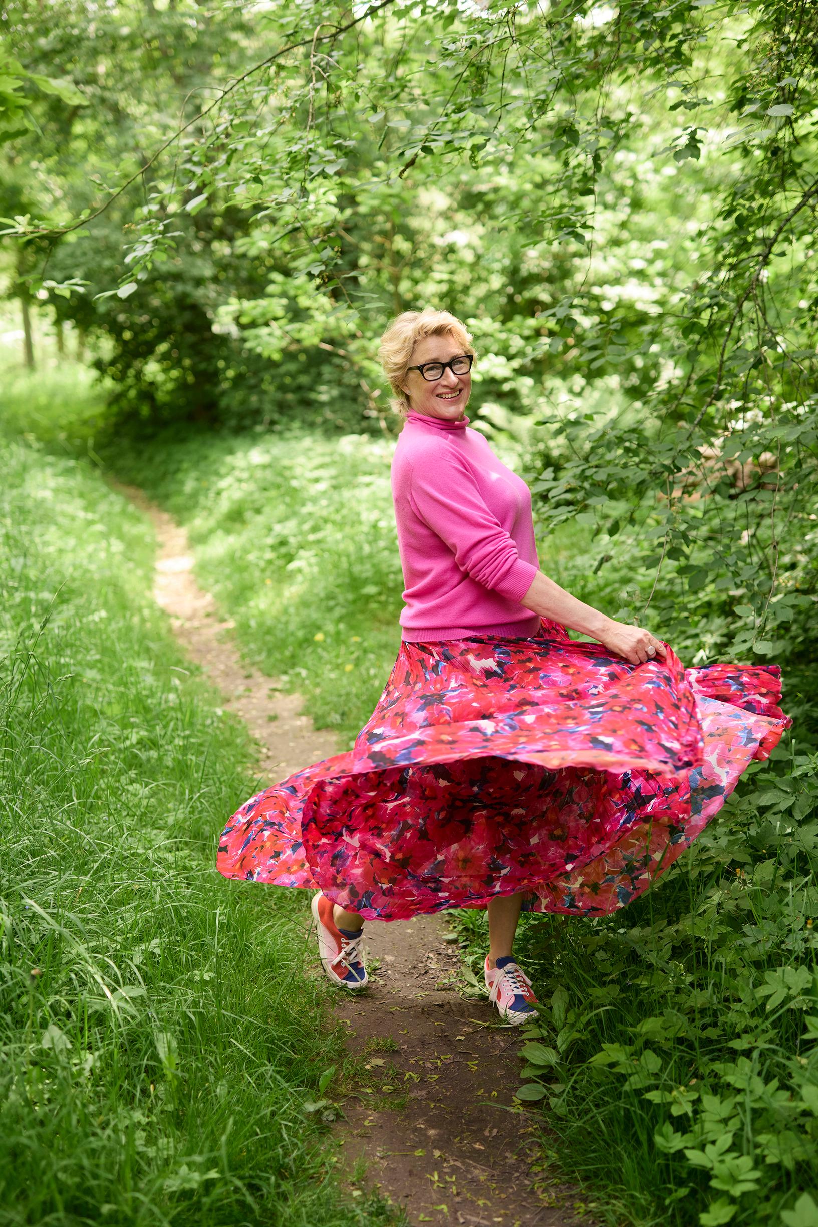 Katja Ståhl on lentoemännän tytär, joka tuntee jo nähneensä maailman. ”Taidan olla ainoa ikäiseni, joka ei haaveile eläkepäivistä Espanjassa.”
