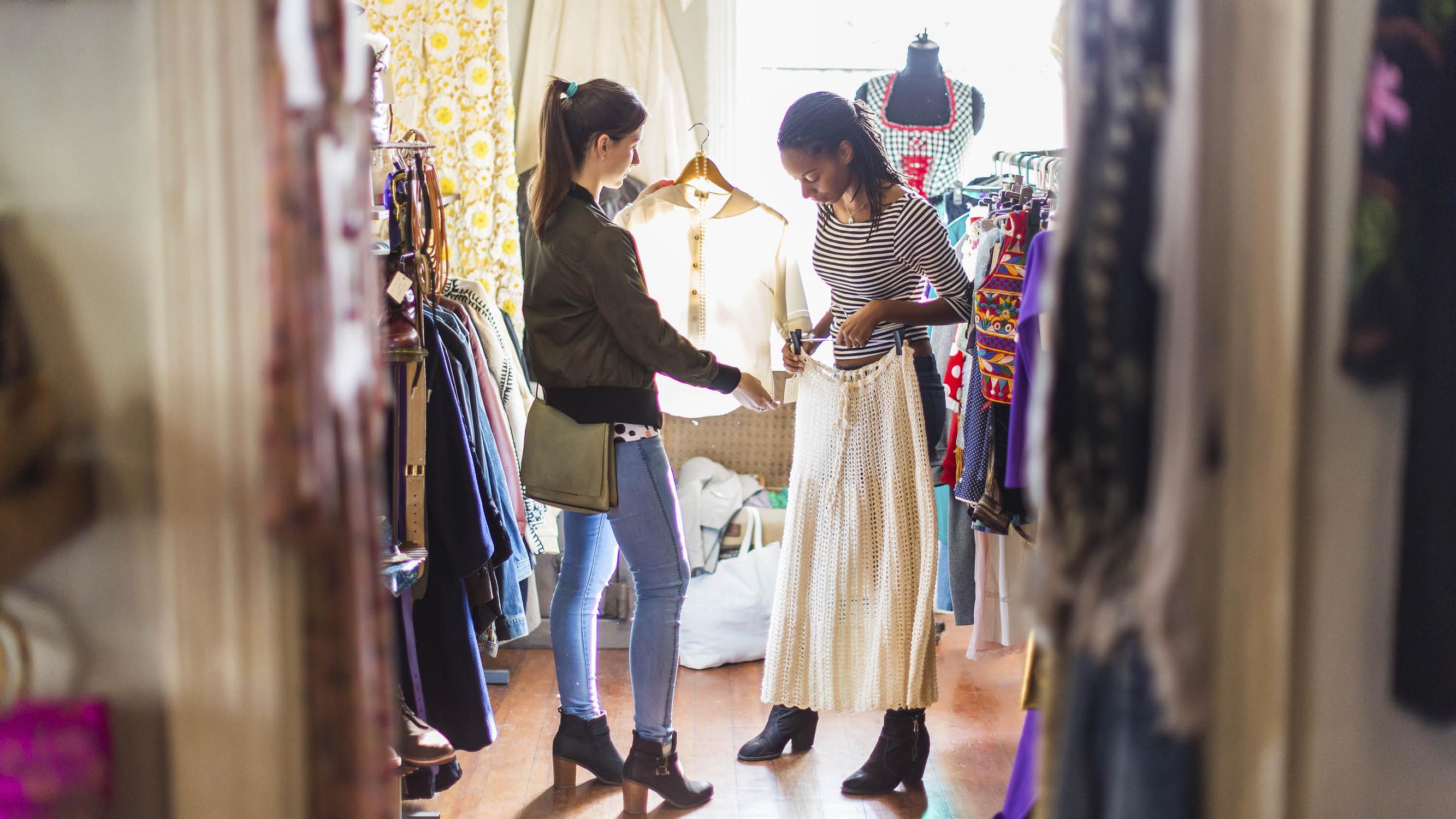 Tästä syystä alkuviikko on paras second hand -vaatteiden shoppailuun ja 9 muuta kokeneiden kirppisvinkkiä