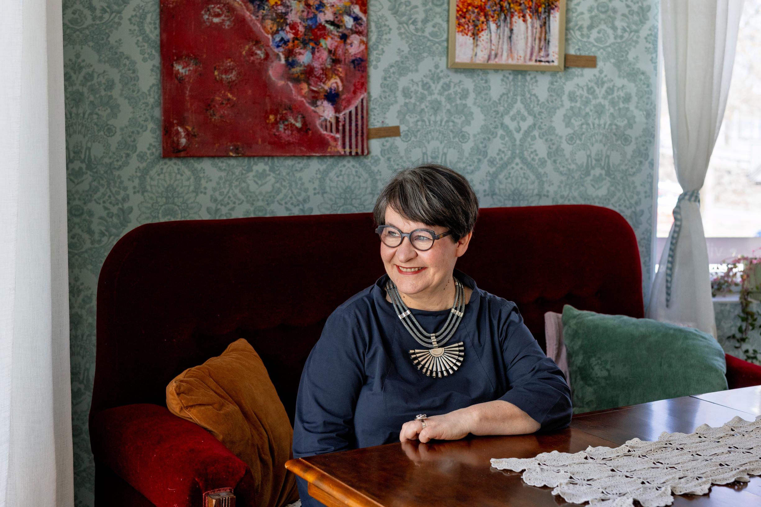 Nuorempana Tarja ajatteli, että on heitä, jotka haluavat tehdä hyvää, sekä heitä, jotka ovat itsekkäitä. ”Olen ymmärtänyt, että olemme oman elämämme summia. Lähtökohdat ihmisillä ovat hyvin erilaiset.”