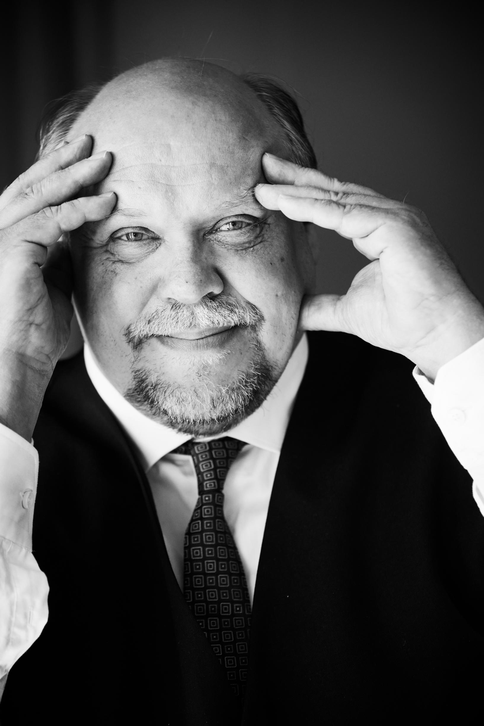 Hannu-Pekka Björkman & 20 kysymystä. Eevan kirjaklubin vieraat vastaavat kysymyksiin, joihin on vain oikeita vastauksia. Kysymyssarja on kunnianosoitus Marcel Proustin tunnetuksi tekemälle seurapelille.