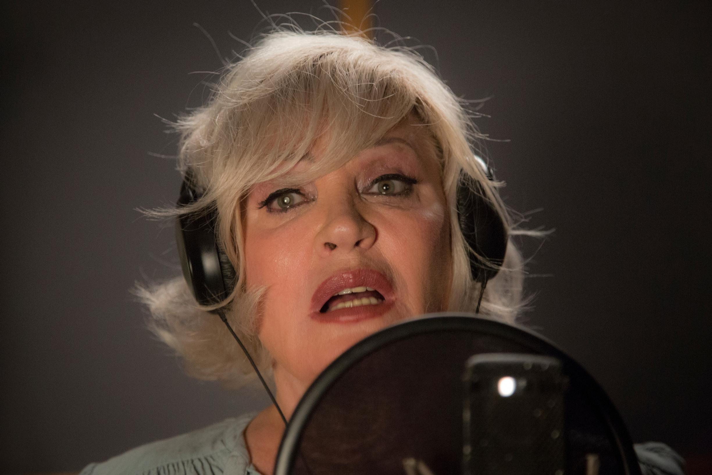 Elokuva-arvostelu: 70 on vain numero – Hannele Lauri tekee Seija Kuulasta diivan jokaista hikipisaraa myöten