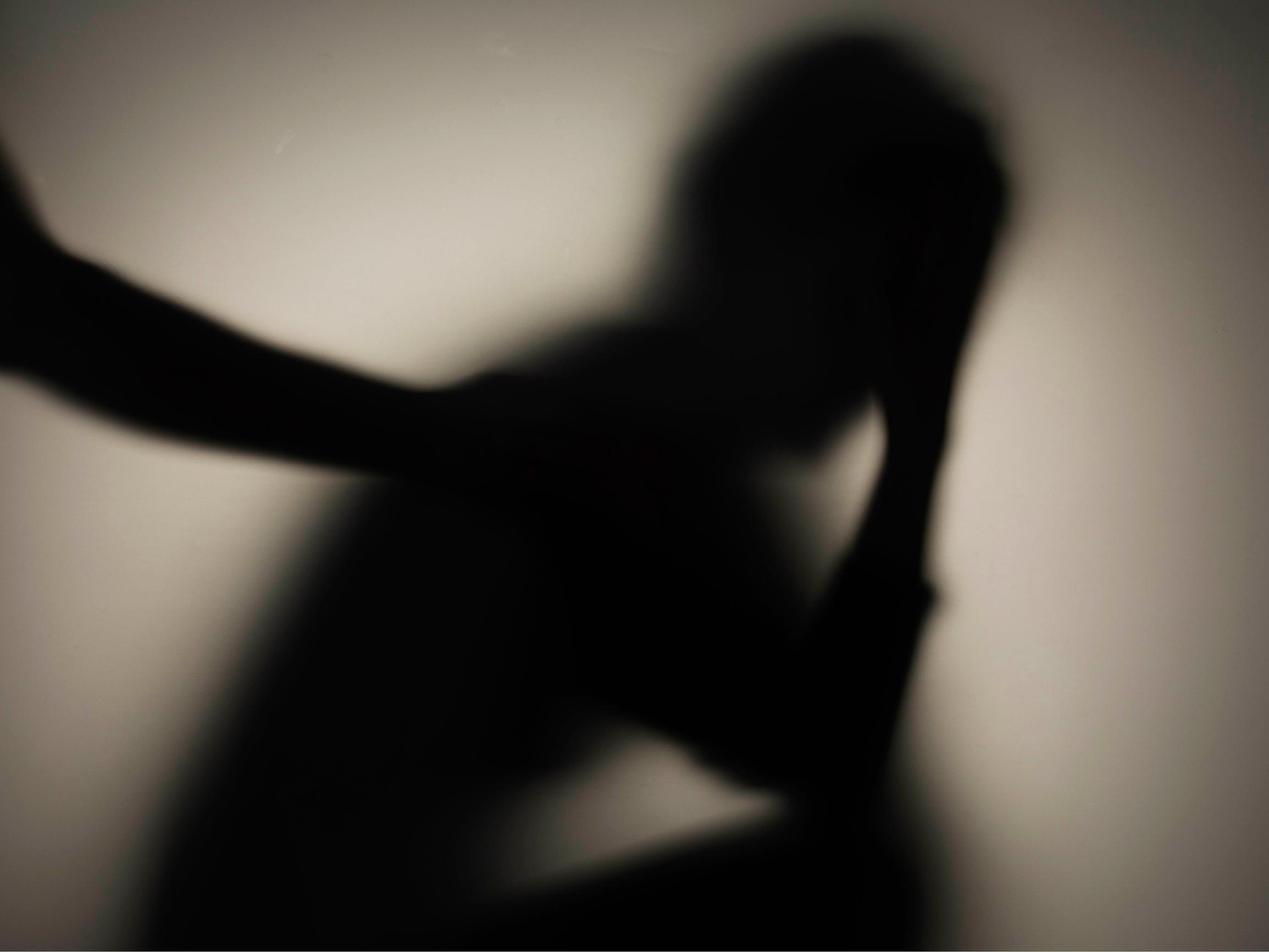 Annikan puoliso oli ensin kukkia ostava romantikko, sitten hän raiskasi Annikan viikoittain – lopulta suhde loppui yllättävällä tavalla