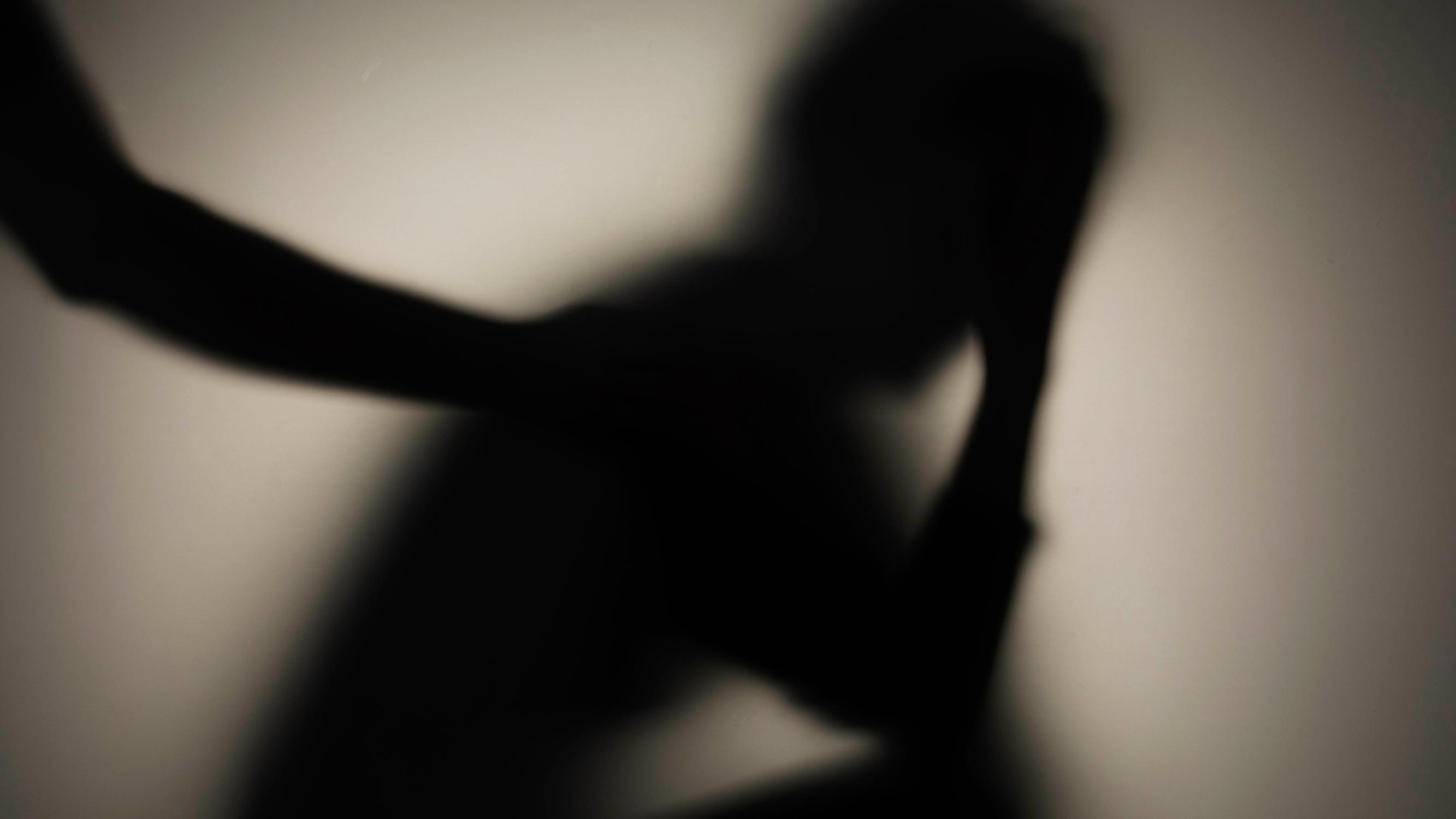 Annikan puoliso oli ensin kukkia ostava romantikko, sitten hän raiskasi Annikan viikoittain – lopulta suhde loppui yllättävällä tavalla