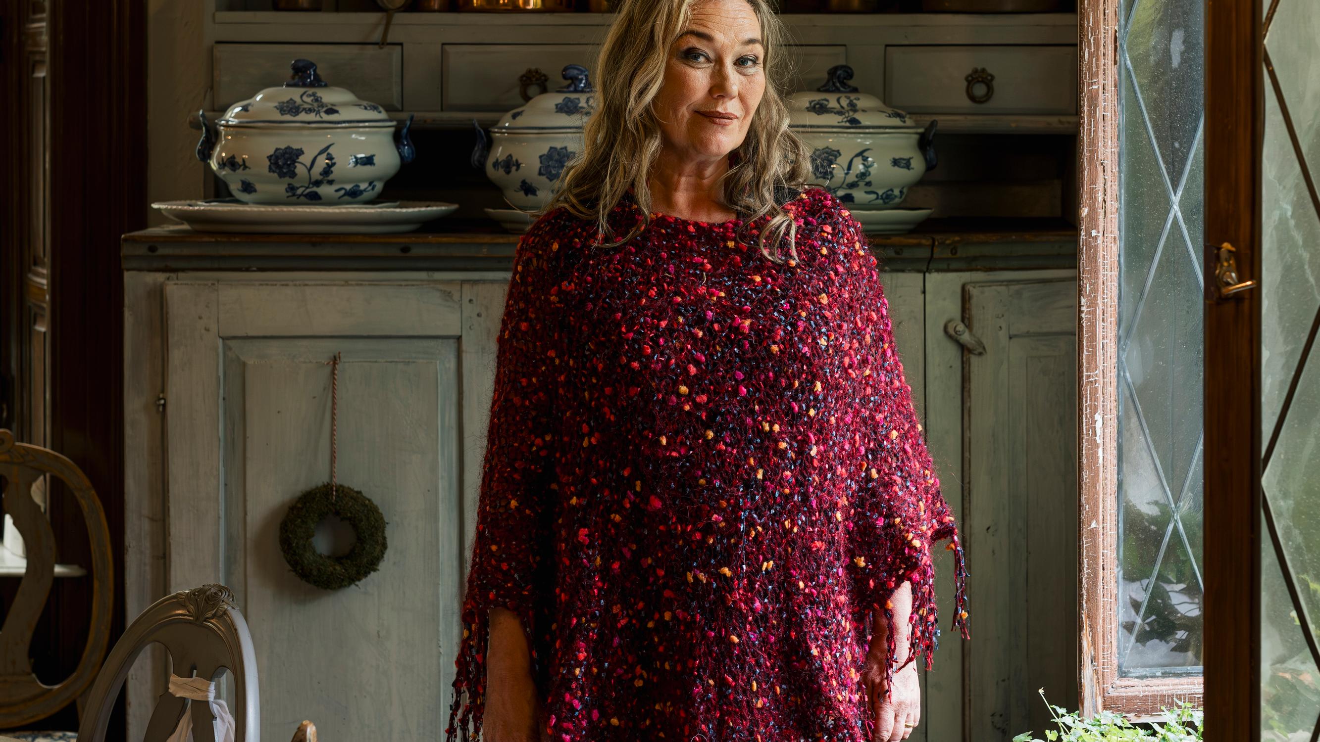 Outi Mäenpää oli vuosikymmeniä liian kiltti, mutta sitten sai riittää – ”Olen ollut uhriutuja enkä ottanut vastuuta omasta kasvustani”