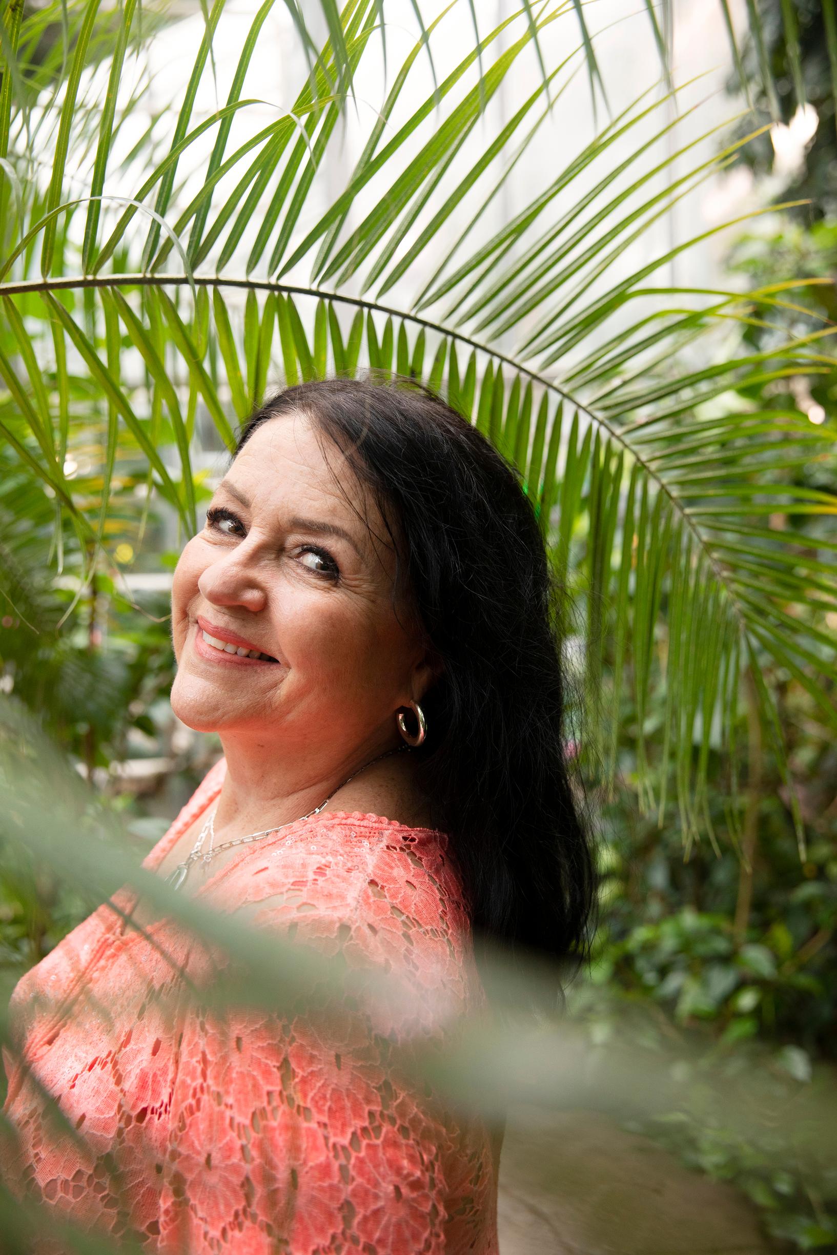 ”Tiesin aina että tämä tyttö pärjää”, Kati Kaivanto sanoo kuopuksestaan. Clarissa Hedman lähti 19-vuotiaana Australiaan töihin ja itsenäistyi varhain.