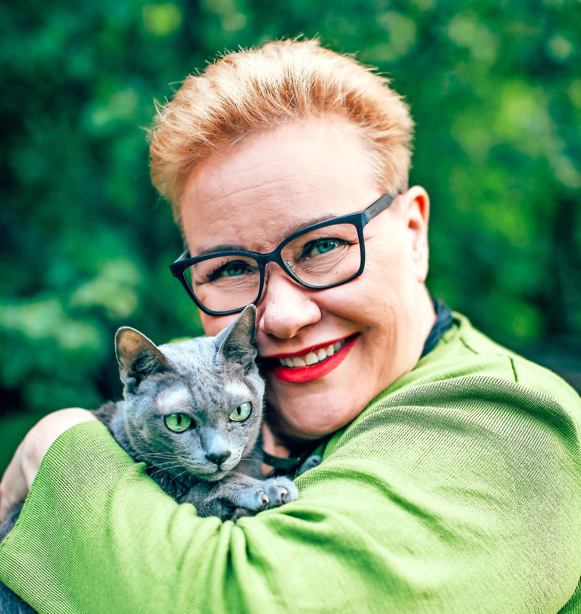 Sirpa Pietikäinen: "Kissat osaavat loukkaantua, surra ja rakastaa"