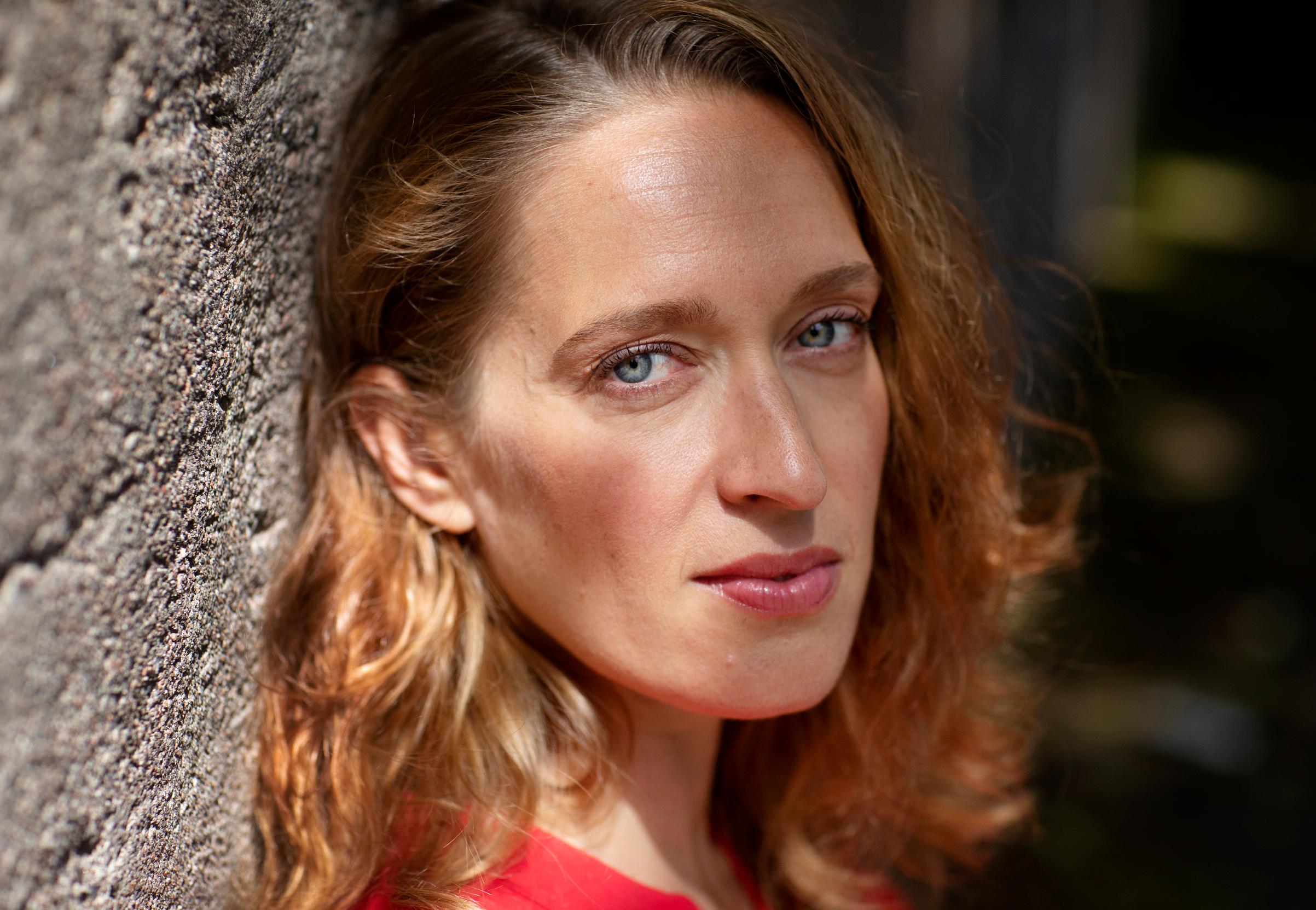 ”On tärkeää, että jätämme toisillemme mahdollisimman suuren vapauden muuttua, valita ja toimia toisin”, Elsa Saisio sanoo.