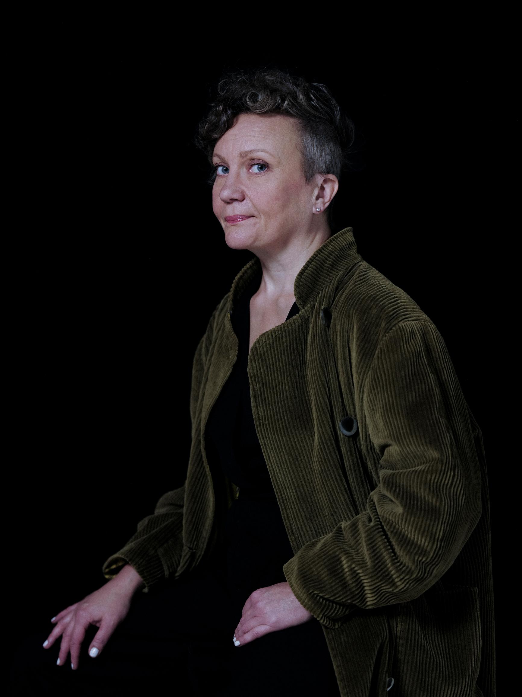 Hanna Weseliuksen lapsuus oli hankala, mutta hän oppi lukemaan 3-vuotiaana: ”Lukeminen on pitänyt minut elossa”