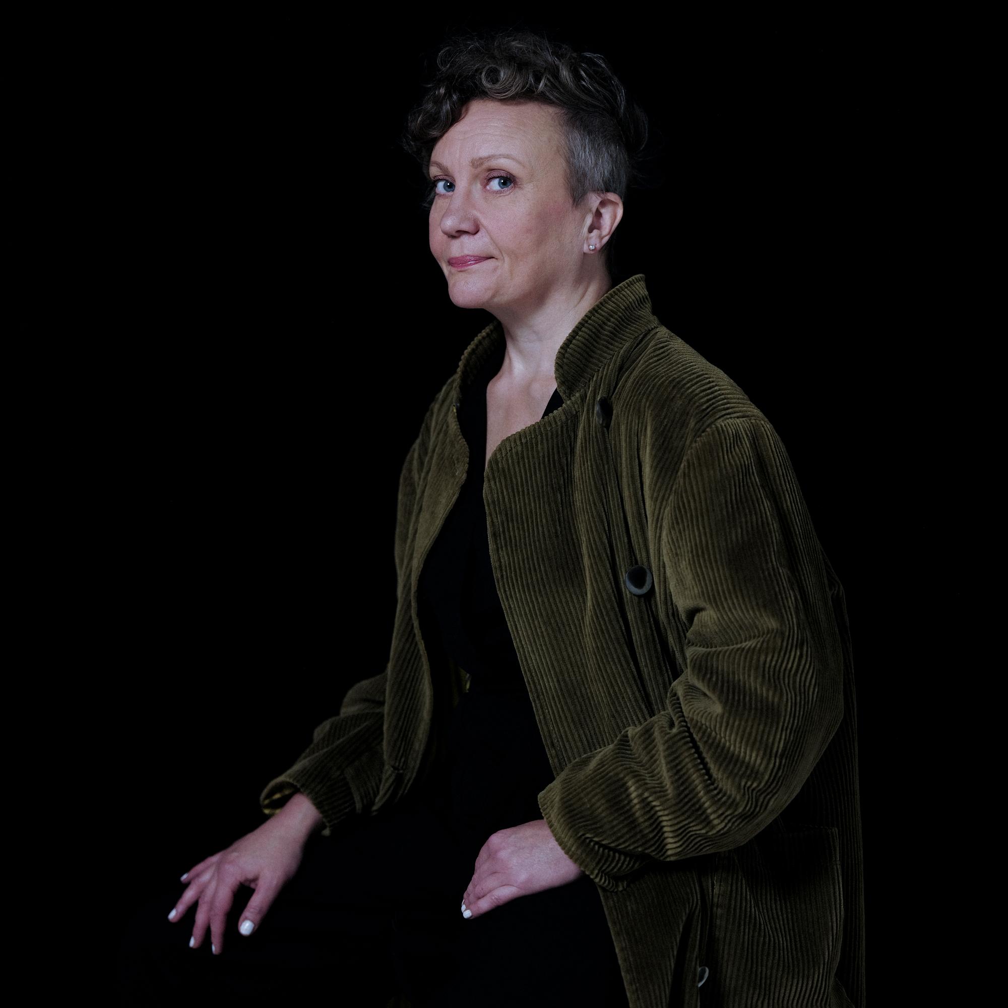 Hanna Weseliuksen lapsuus oli hankala, mutta hän oppi lukemaan 3-vuotiaana: ”Lukeminen on pitänyt minut elossa”