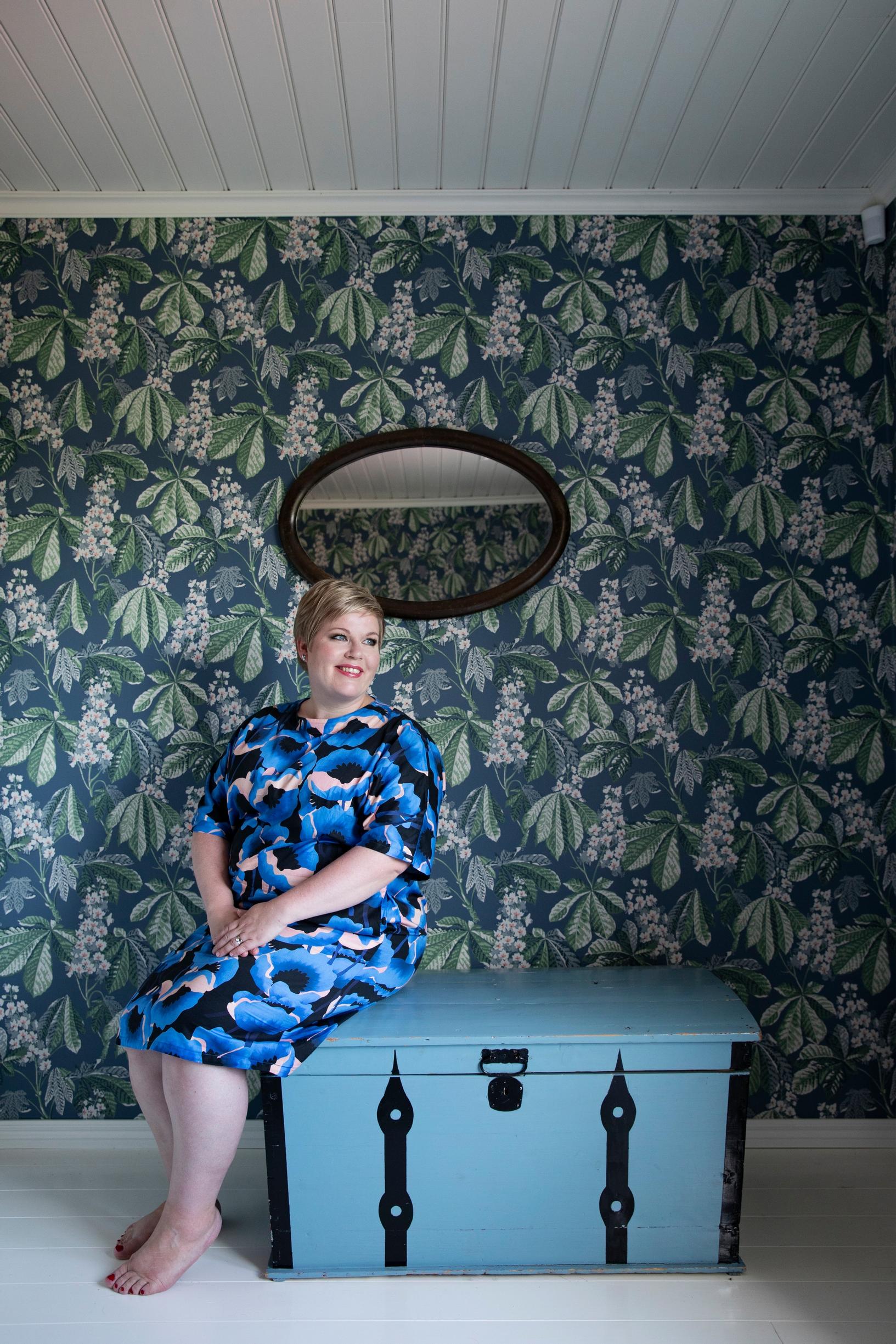 Annika Saarikko on remontoinut suvun vanhaa taloa Oripäässä. ”Minun piti luoda taloon uusi suhde isän kuoleman jälkeen.”