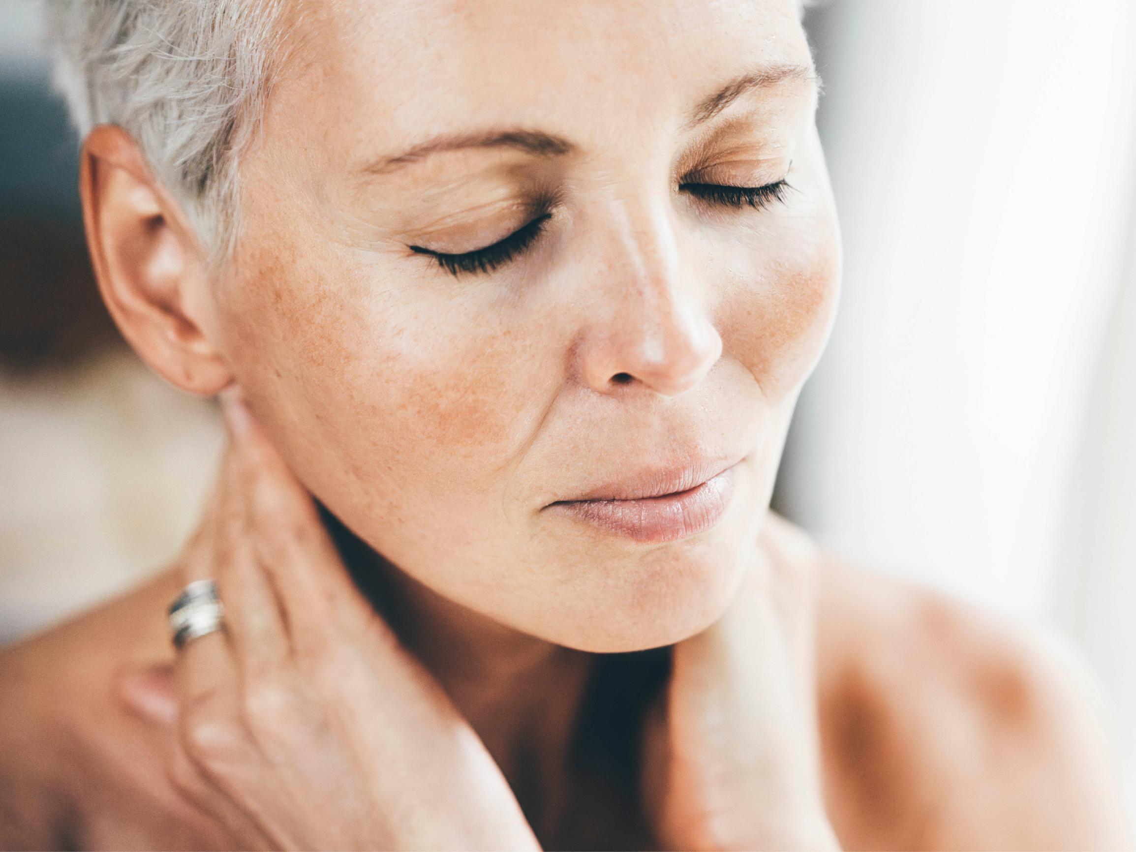 Tässä ovat syksyn 5 kauneuslöytöä – yksi niistä voi estää hiustenlähtöä ja jopa ehkäistä harmaita hiuksia