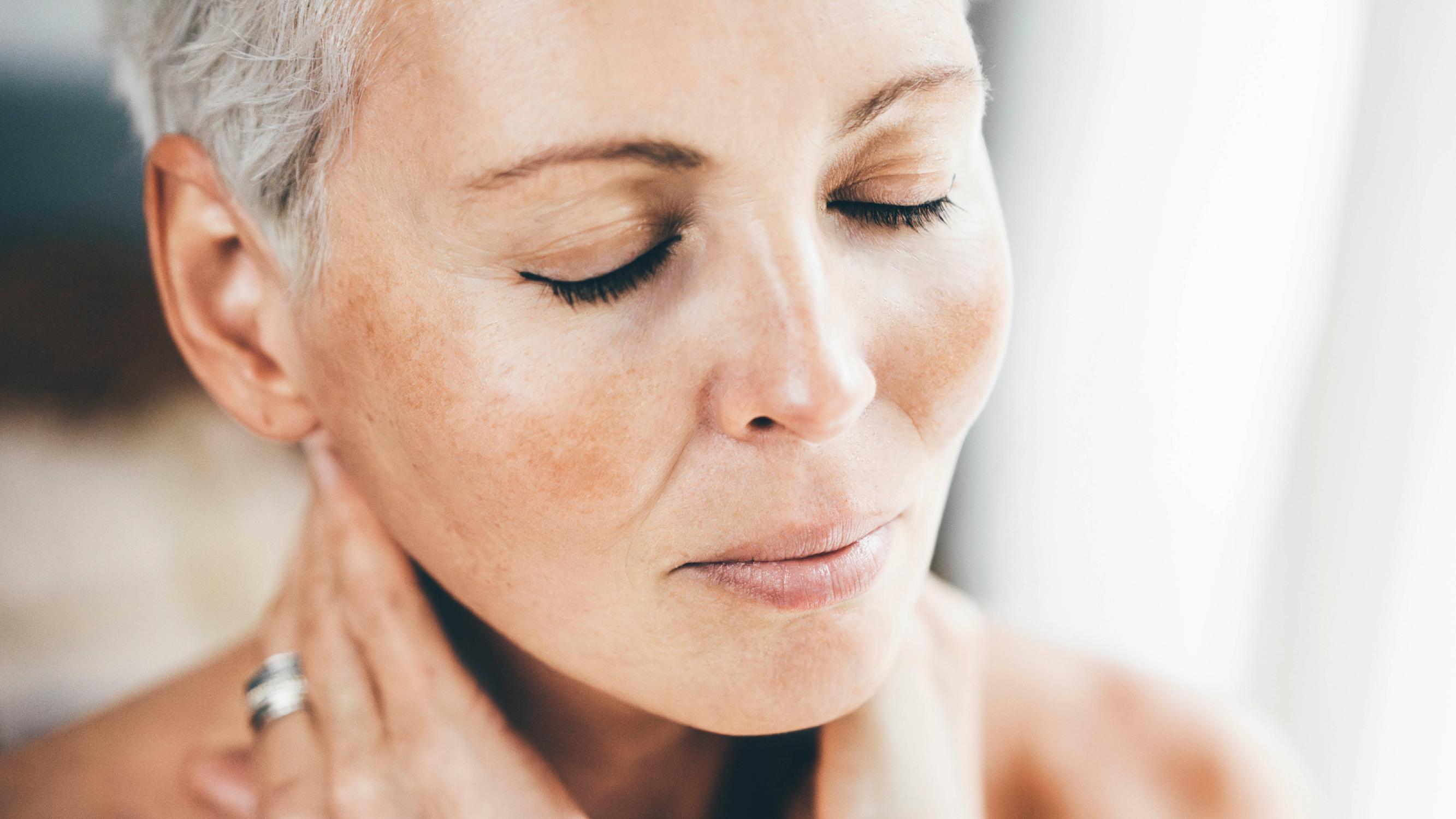 Tässä ovat syksyn 5 kauneuslöytöä – yksi niistä voi estää hiustenlähtöä ja jopa ehkäistä harmaita hiuksia