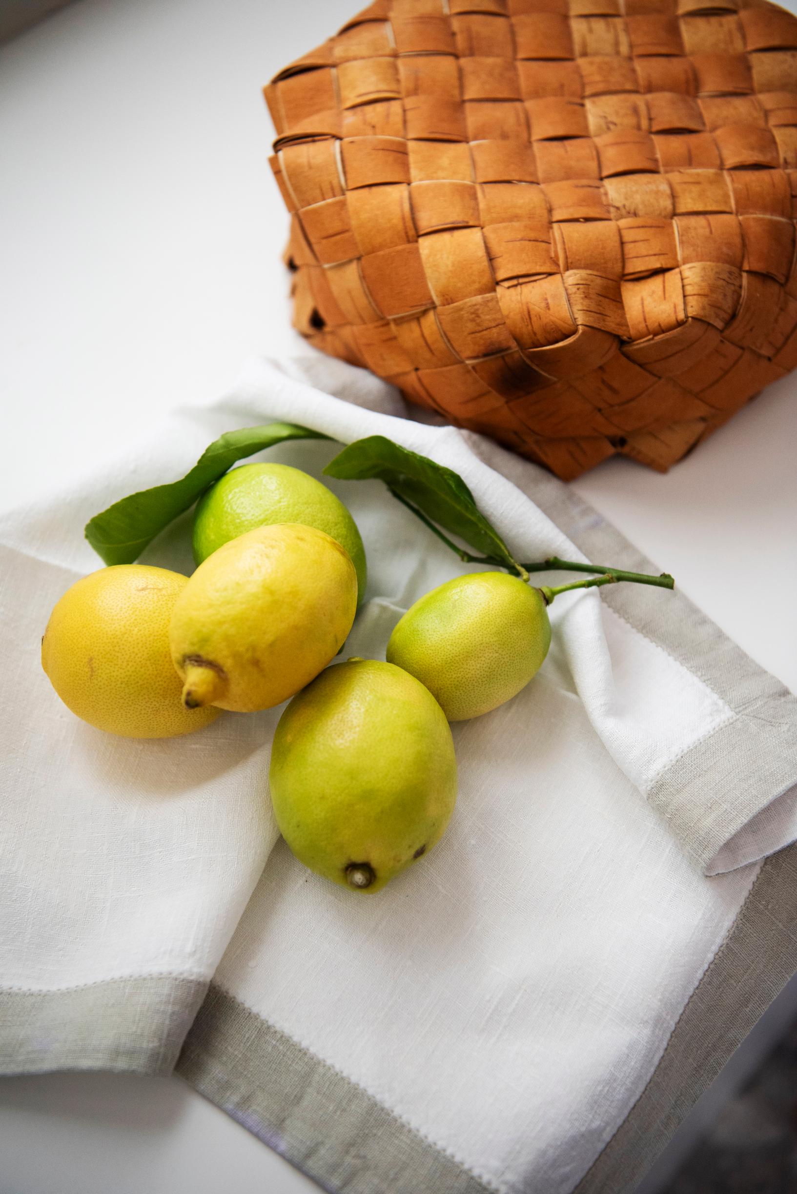 Neliskulmainen tuohikori on pala Suomea, ostettu Mikkelin torilta.