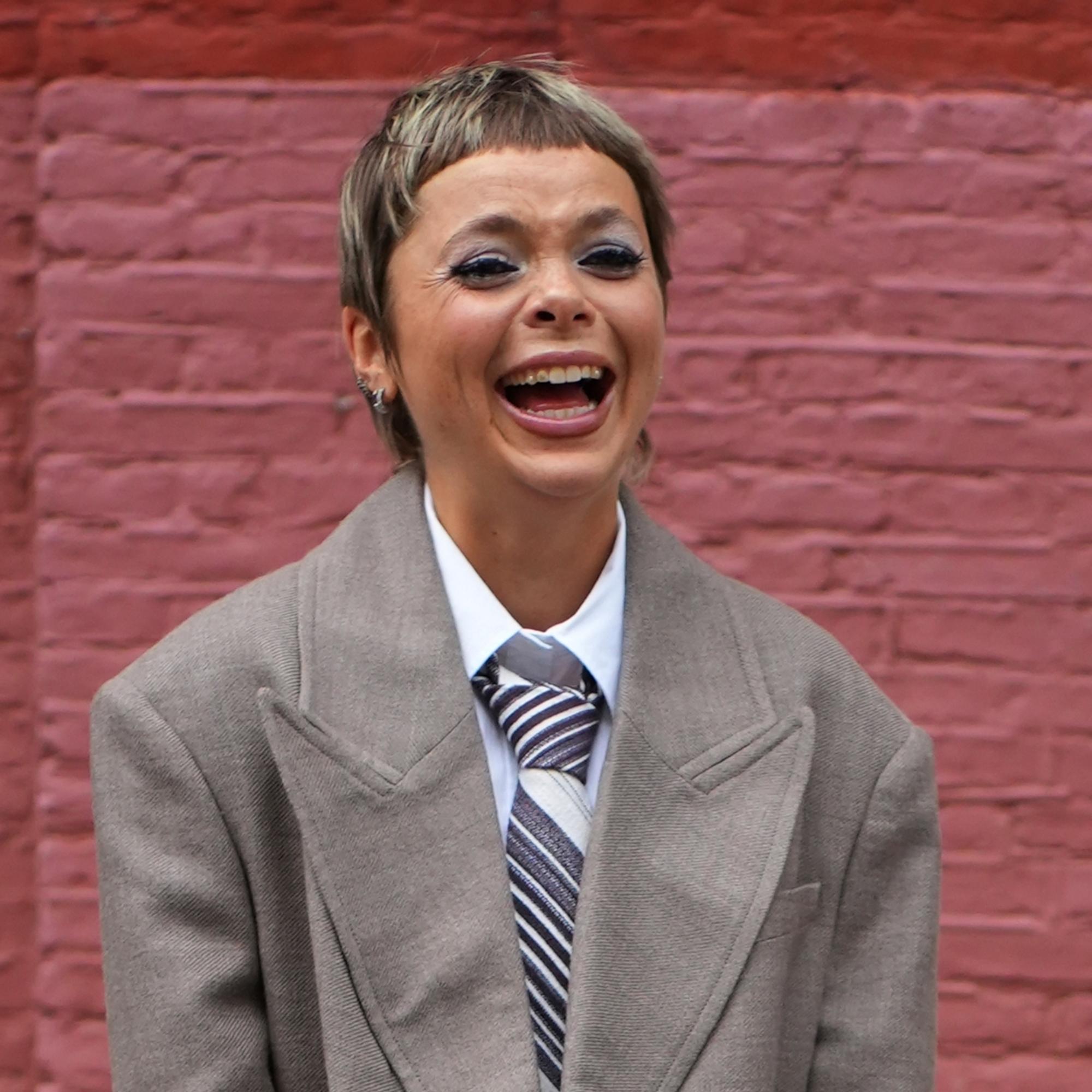 8 kiinnostavinta mallia lyhyeen tukkaan – yksi jakaustyyli näyttää erityisen raikkaalta juuri nyt