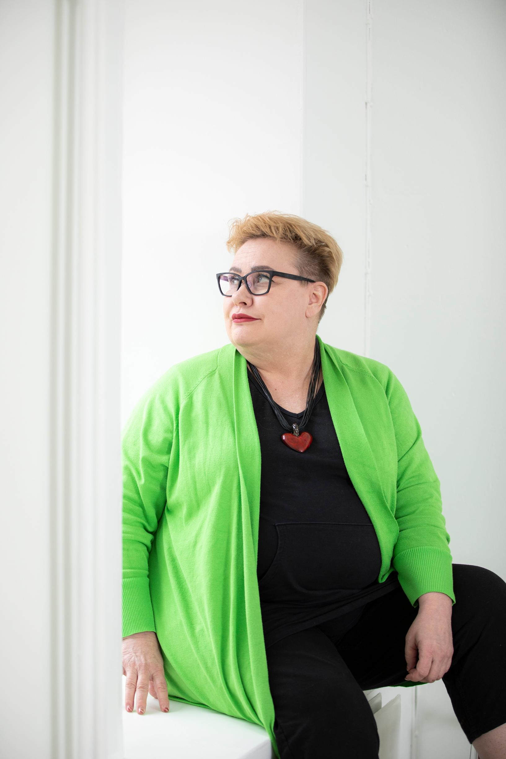 Kun Sirpa Pietikäinen suuttuu, hän raimaantuu: ”Pohjalainen akka paukauttaa, että nyt kuulkaa närhenmunat pöytään, täällä ei jauheta tollaista peetä.”