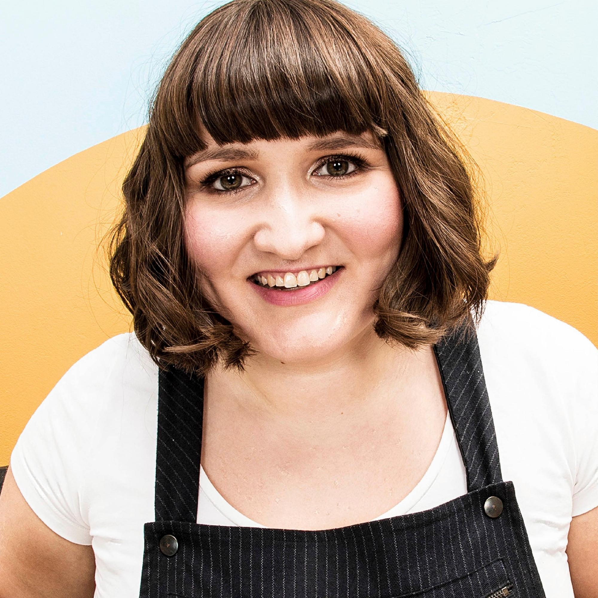 Anna Brotkinin mehevä karviaiskakku paranee vanhetessaan – salaisuus piilee tässä yrtissä