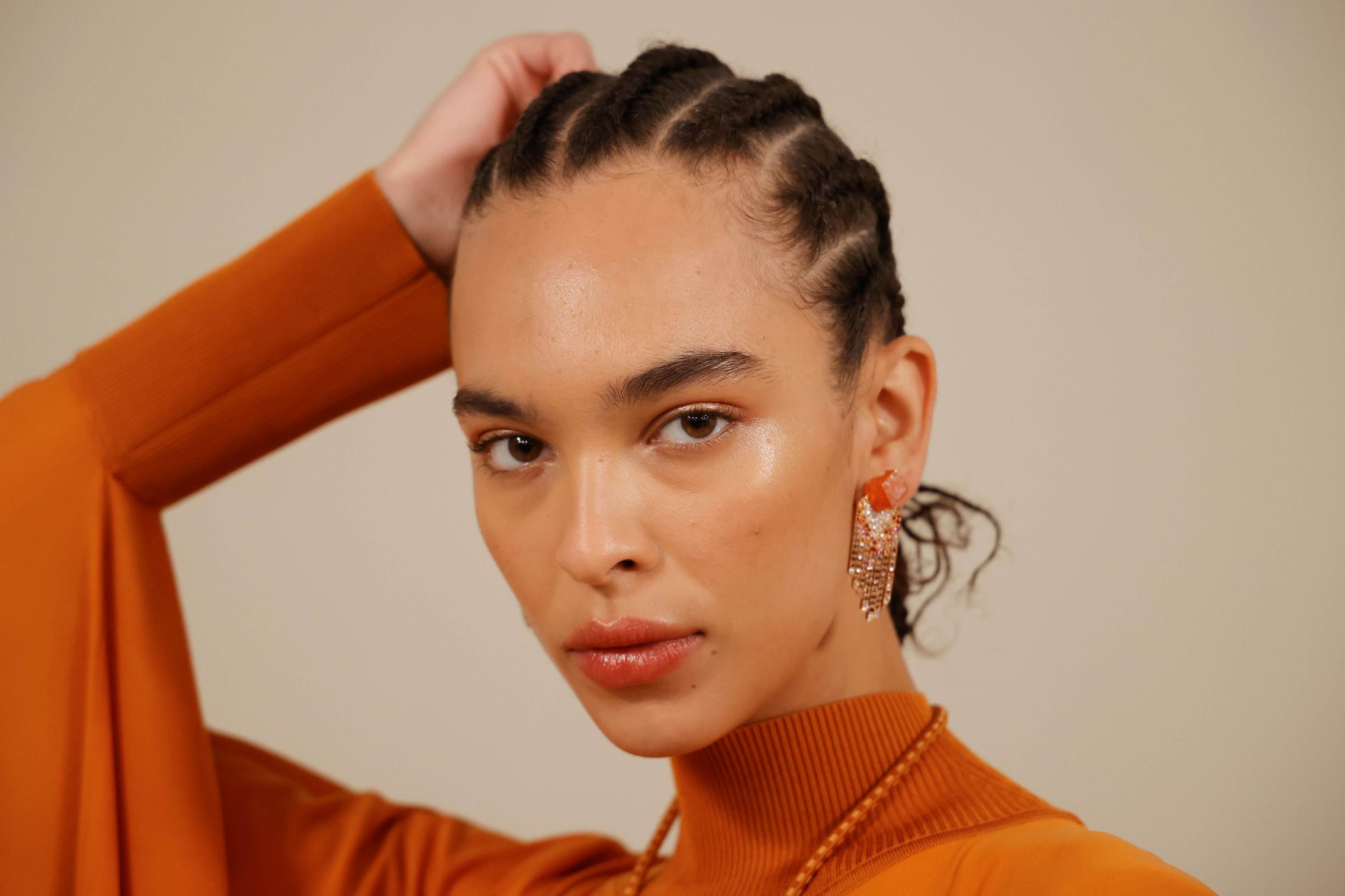 Haluaisitko ostaa seerumin reilulla kympillä? Dupe-tuotteet osoittavat, ettei hyvästä kosmetiikasta aina tarvitse maksaa maltaita