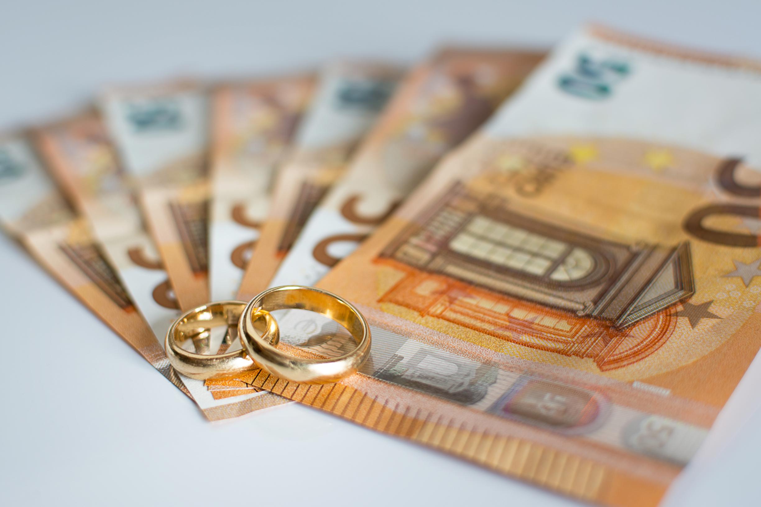 Oletko suhteessa vain rahan takia? Selvitä siinä tapauksessa, mistä oikeasti kiikastaa