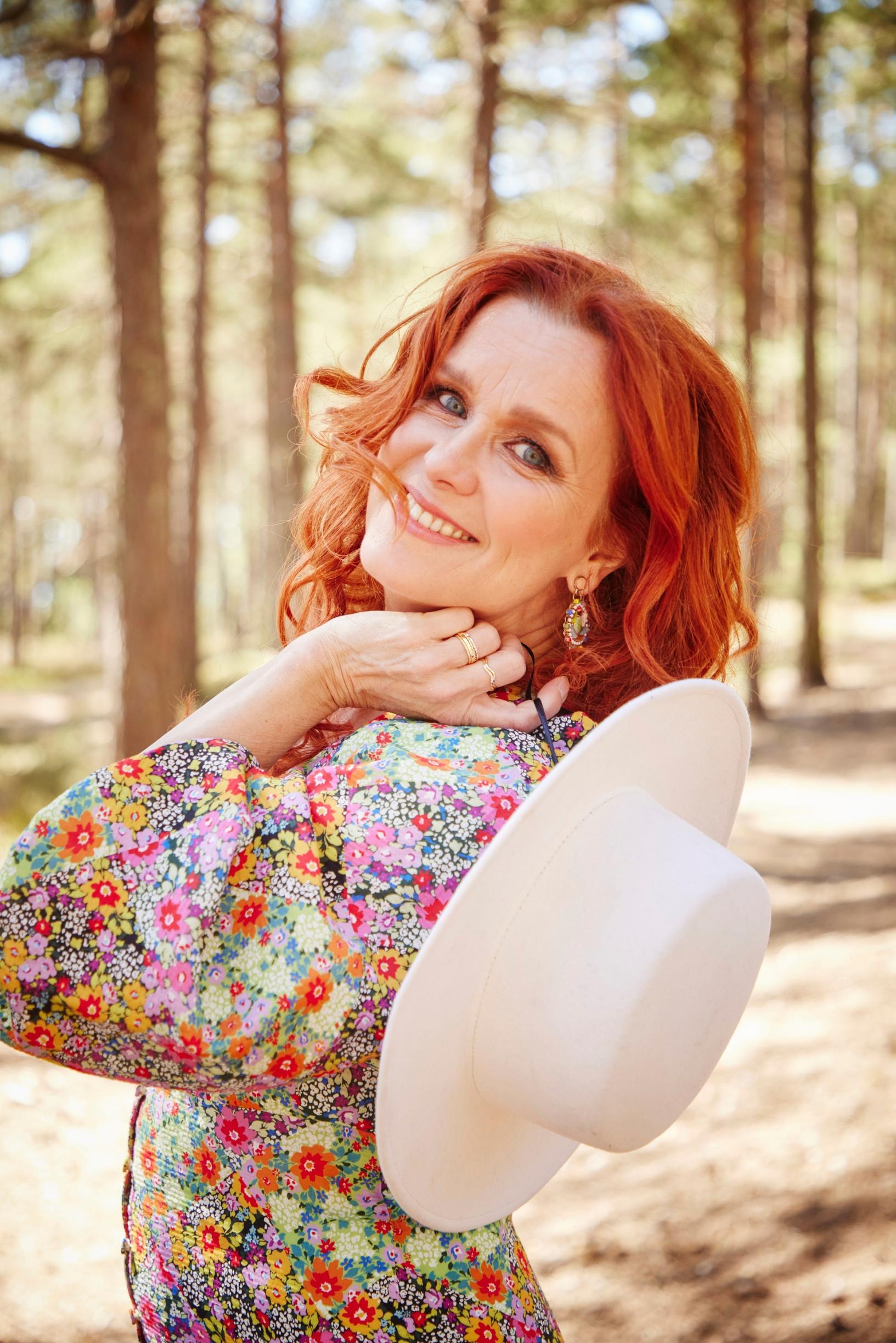 Rakastunut näyttelijä Kirsi Ylijoki: ”Elämä voi yllättää isosti, ja siihen on vain tartuttava täysillä”