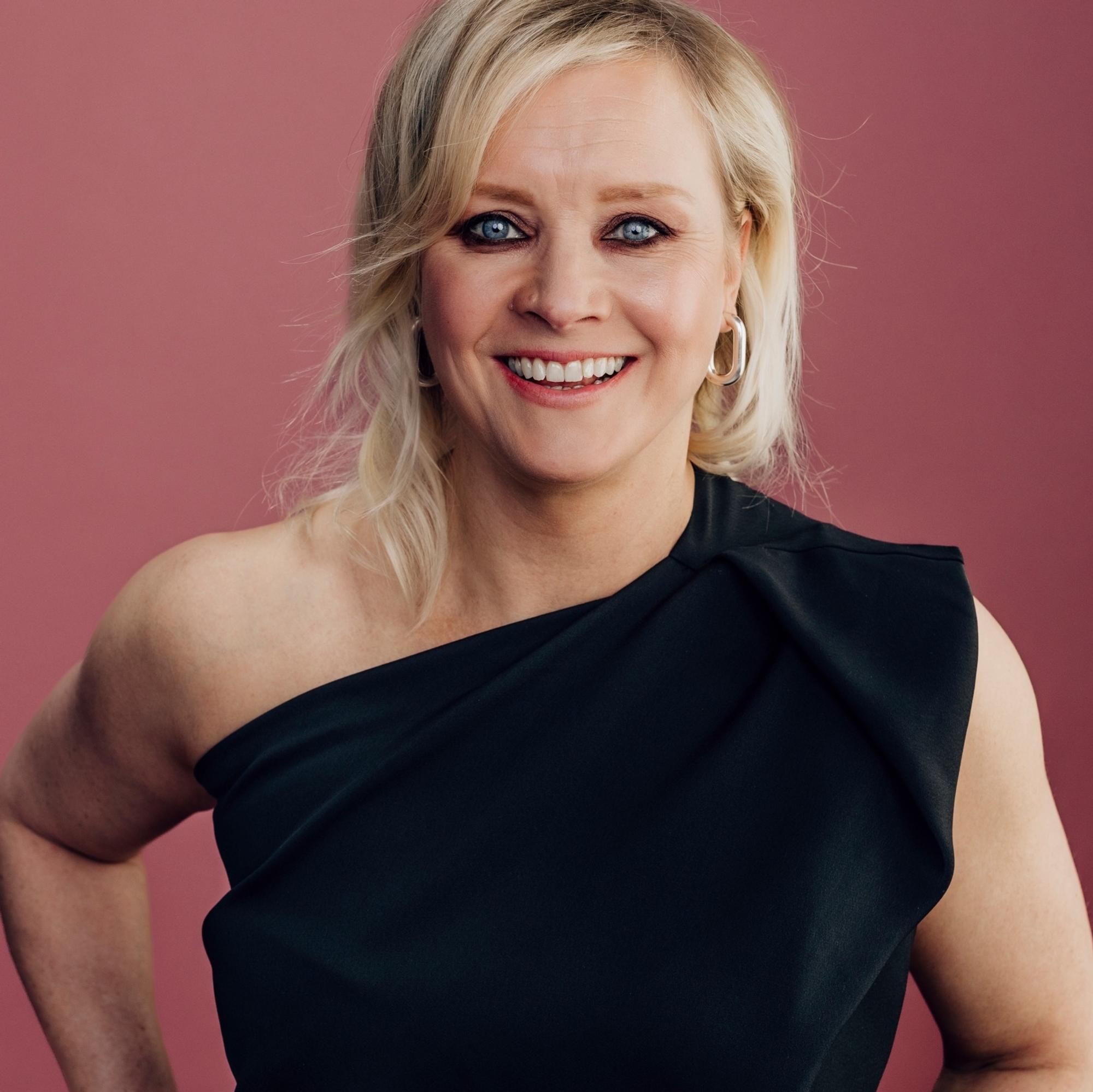 Jonna Tervomaa tapasi aviopuolisonsa ensikertaa kasvotusten hääpäivänä: ”Se oli rohkea teko mutta ei uhkarohkea”