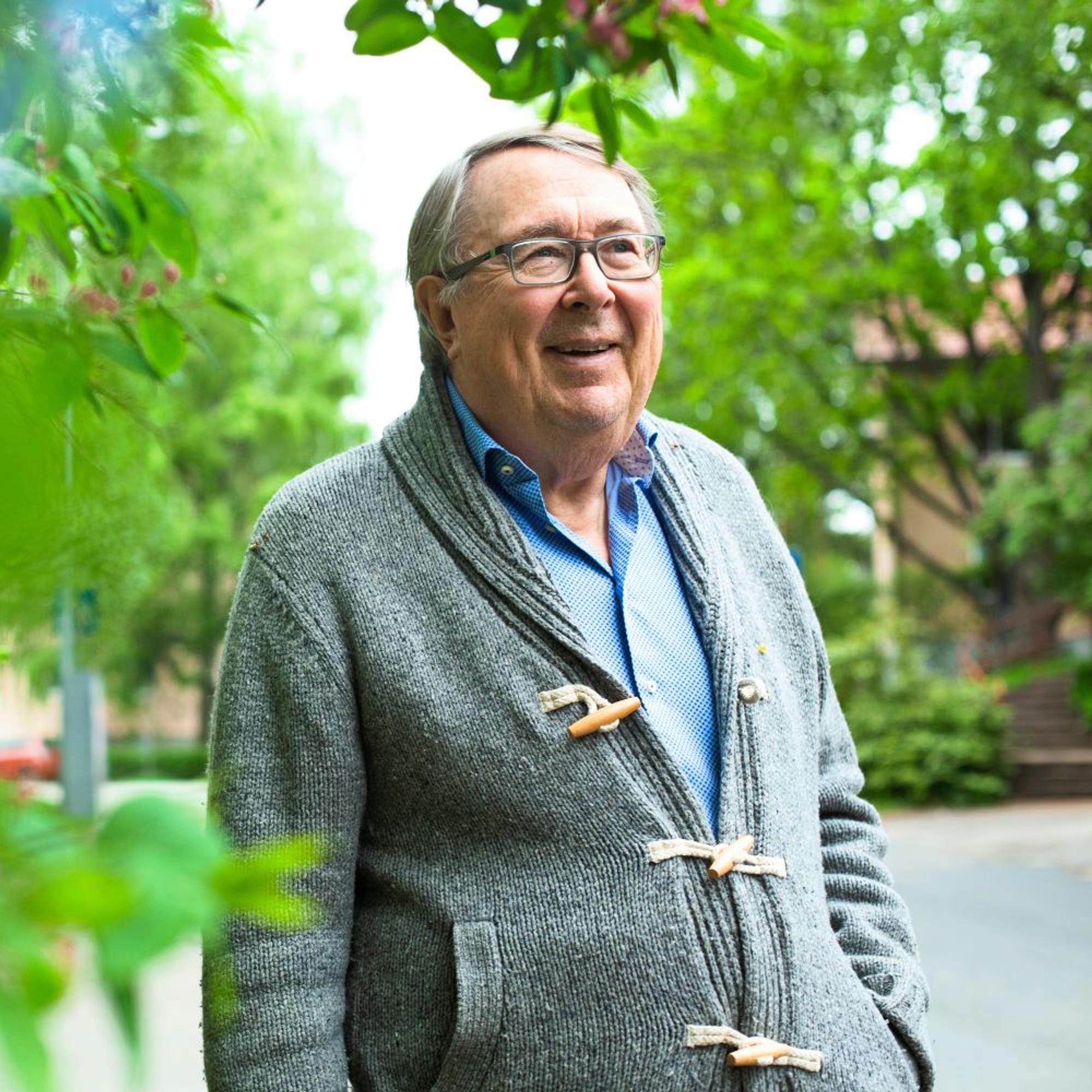 Filosofi Timo Airaksinen on ateisti, joka puolustaa henkisyyttä: ”Henkisyys on vastamyrkkyä roboteille ja tekoälylle”