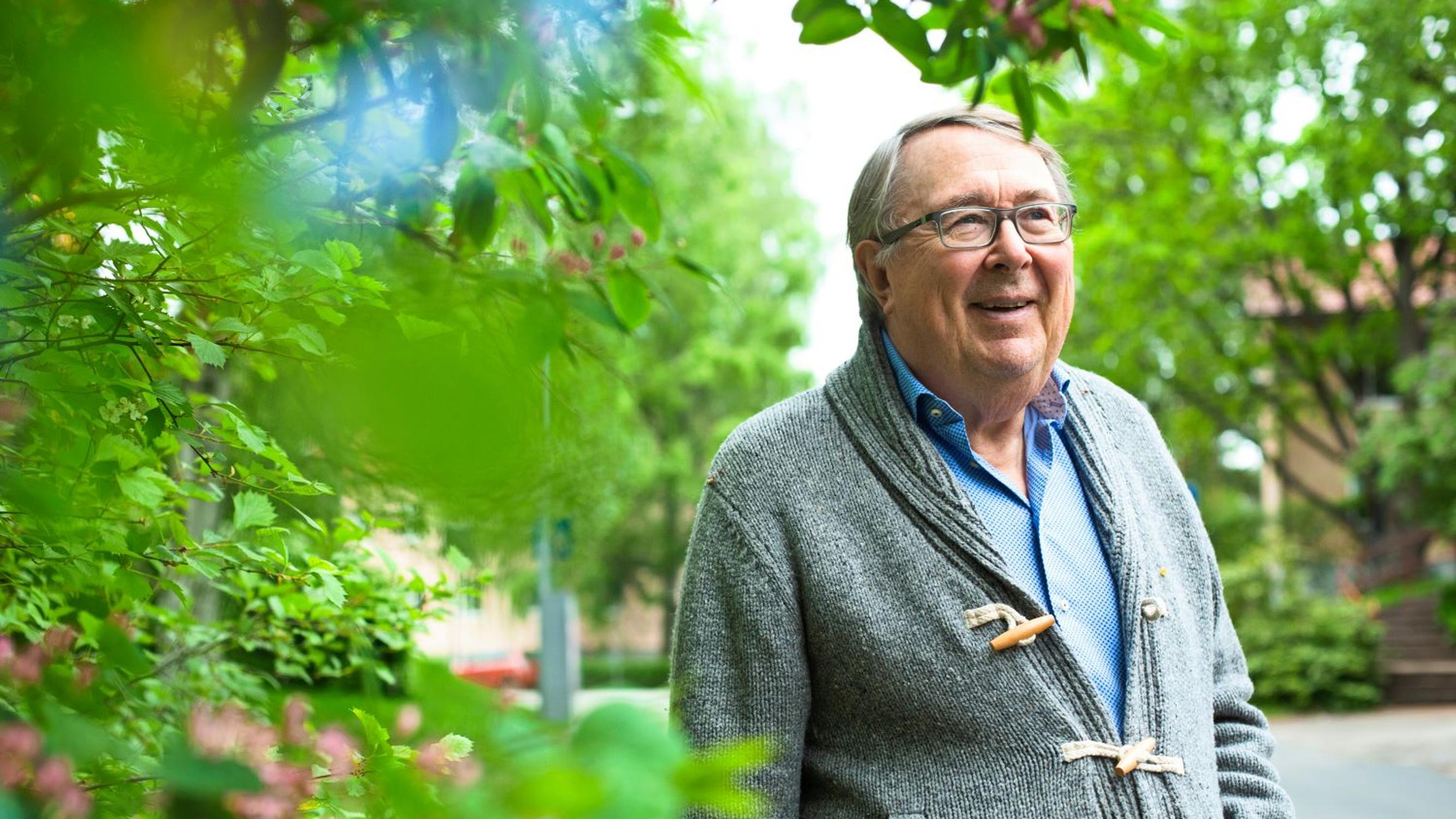 Filosofi Timo Airaksinen on ateisti, joka puolustaa henkisyyttä: ”Henkisyys on vastamyrkkyä roboteille ja tekoälylle”