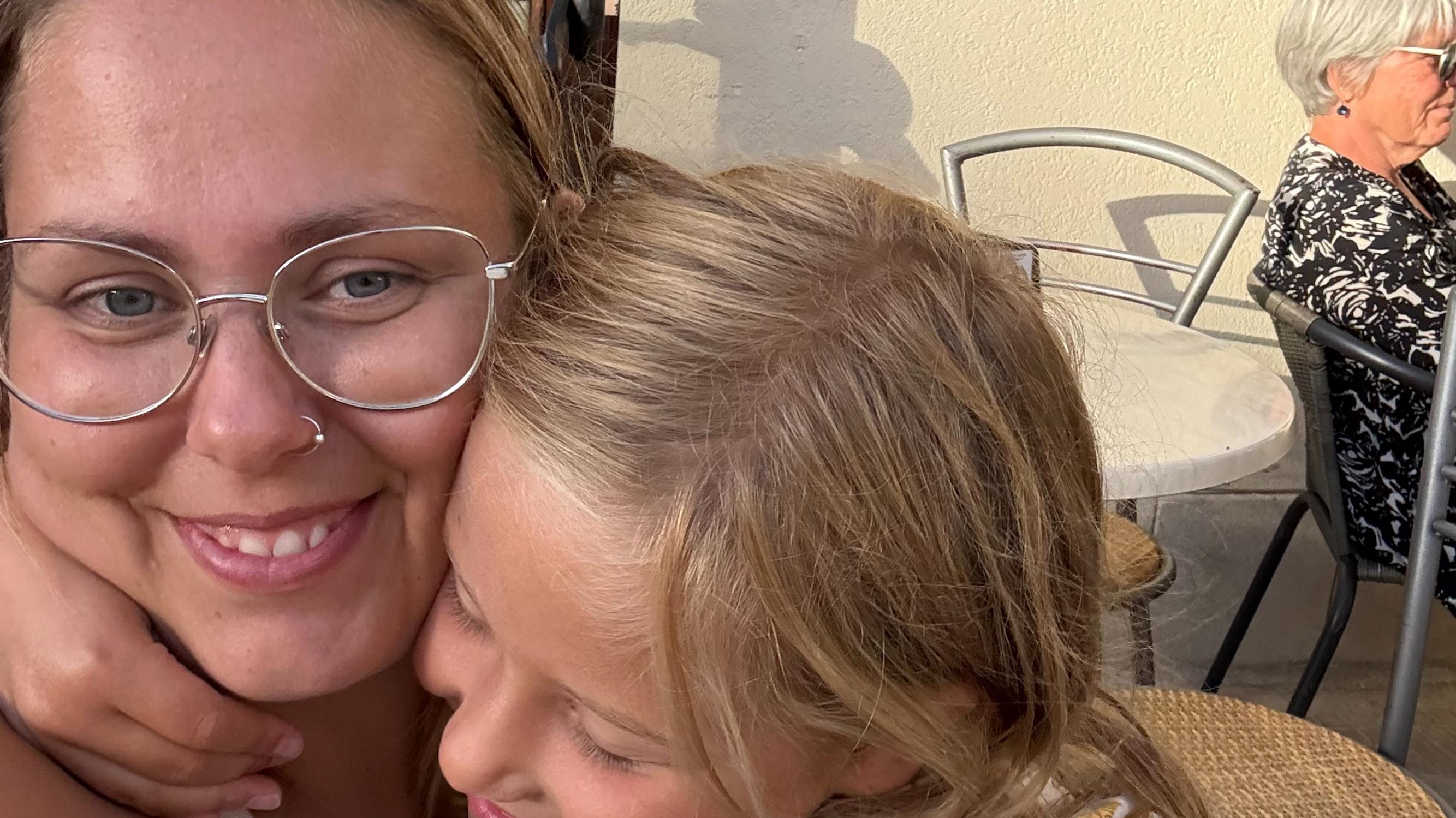 Mirjam, 33, muutti 5-henkisen perheensä kanssa matkailuautoon ja johtaa sieltä muotibrändiä: ”Halusimme oppia tuntemaan lapsemme paremmin”