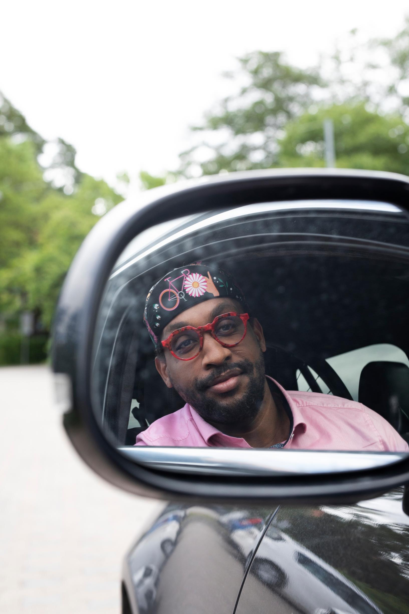 Otso Laxenius on hankkinut käsihallintalaitteet Jaguariinsa, jonka on nimennyt Jaquilineksi. Se on toiminut niin kavereiden hää- kuin muuttoautonakin.