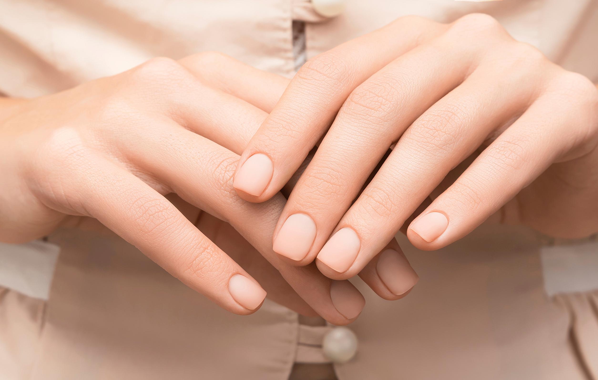 Syksyn 2022 kynsitrendi on mattalakkaus,