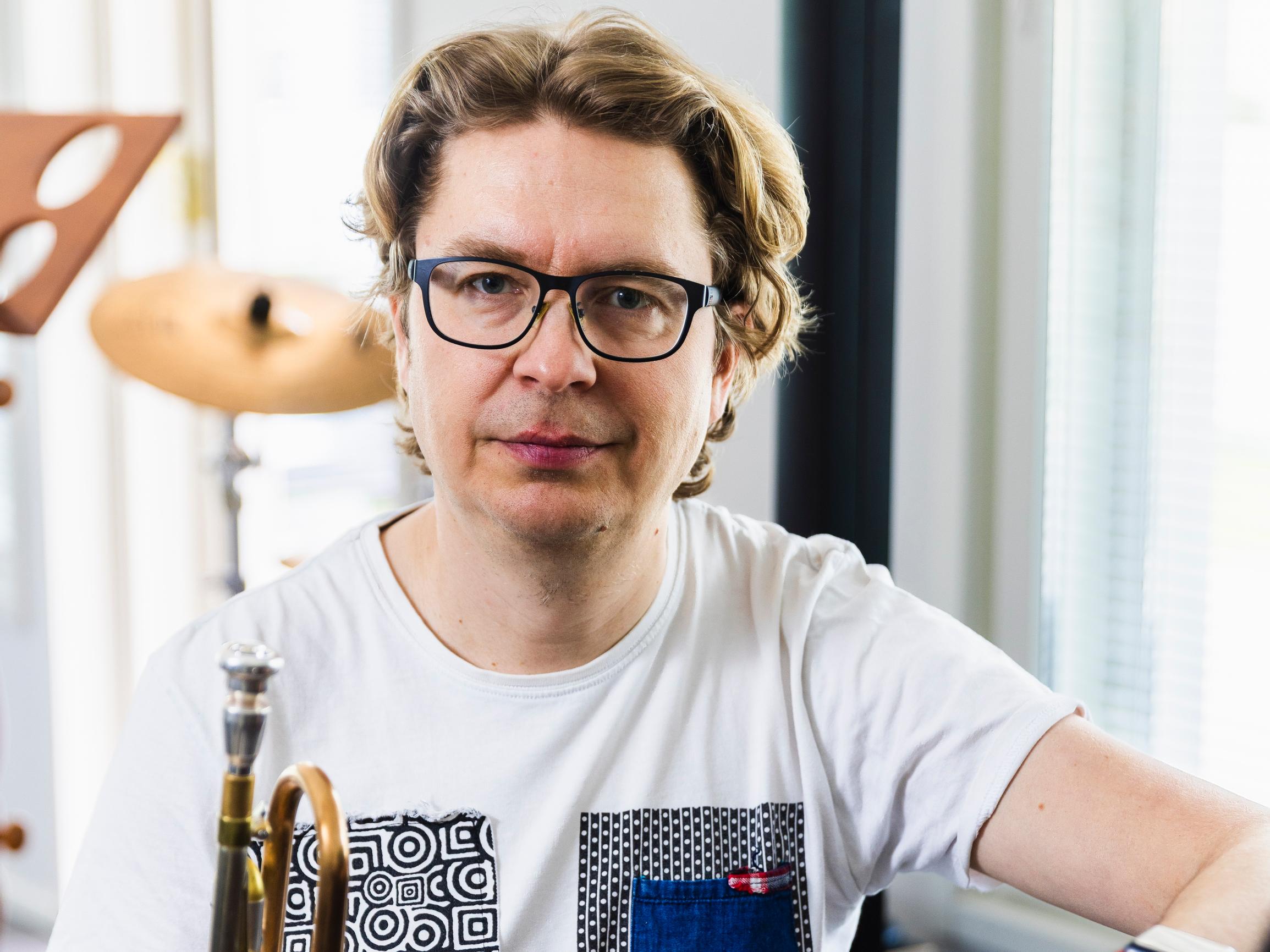 Mikon, 51, aivoihin kertyy rautaa – korvatulehdus paljasti harvinaisen sairauden 