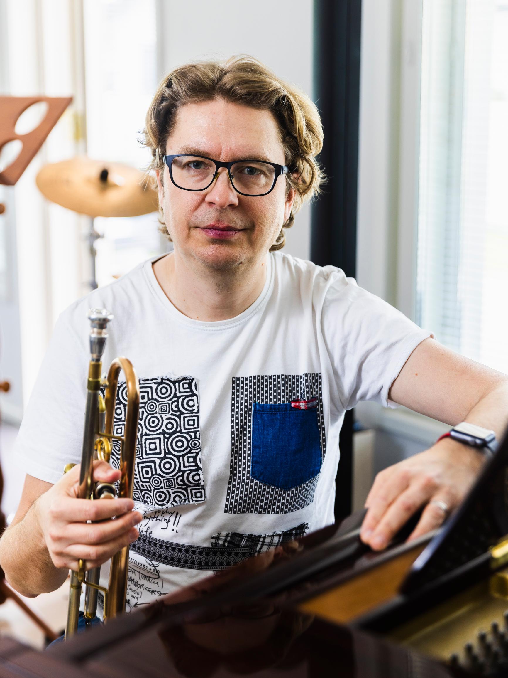 Mikon, 51, aivoihin kertyy rautaa – korvatulehdus paljasti harvinaisen sairauden 