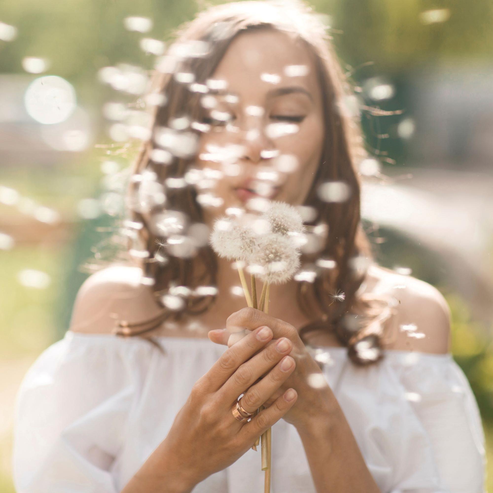 Joogaopettaja Mervi Enqvistin mukaan keho seuraa hengitystä: ”Kiinnitämme liian vähän huomiota hengitykseen" 