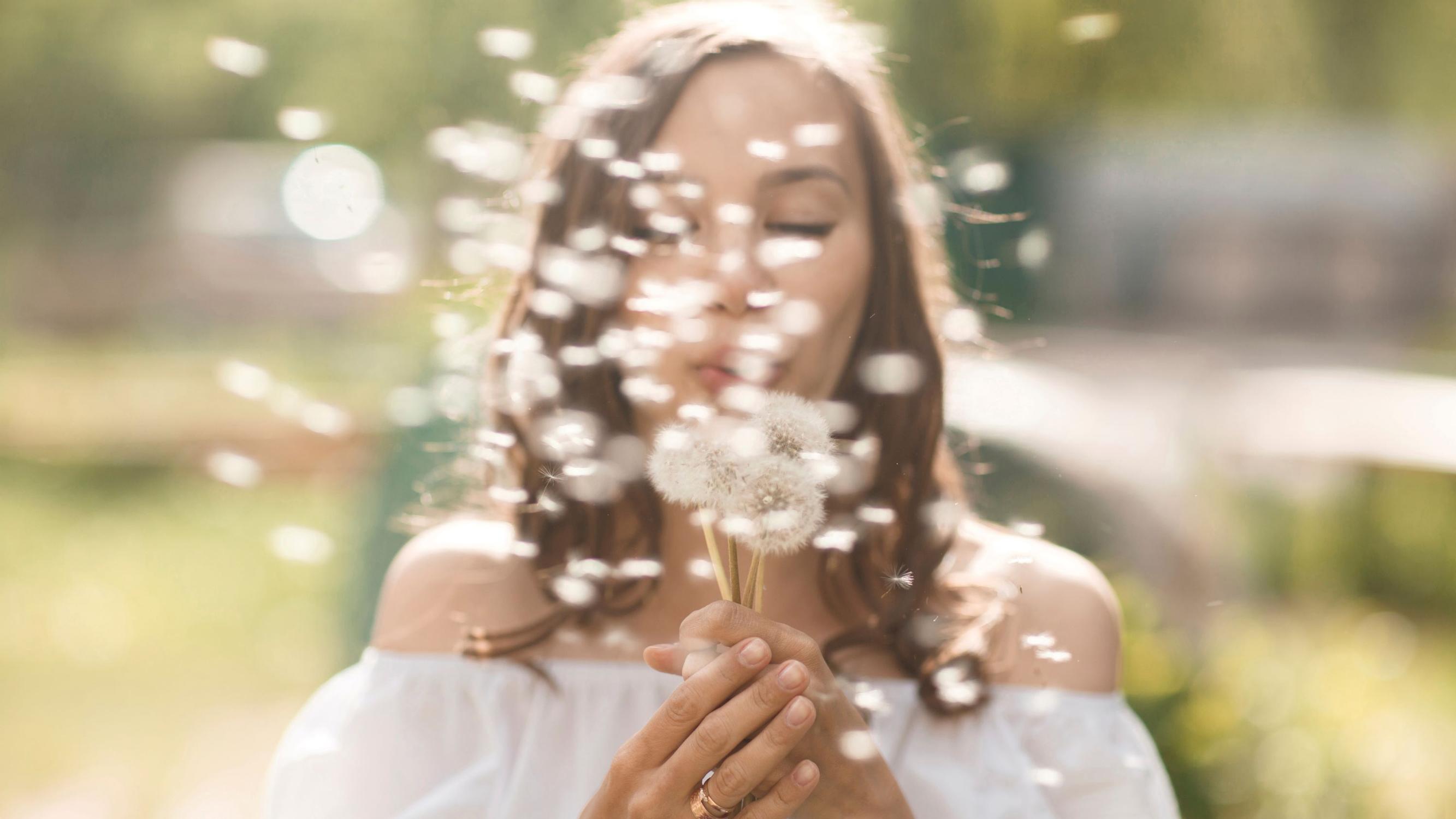 Joogaopettaja Mervi Enqvistin mukaan keho seuraa hengitystä: ”Kiinnitämme liian vähän huomiota hengitykseen" 