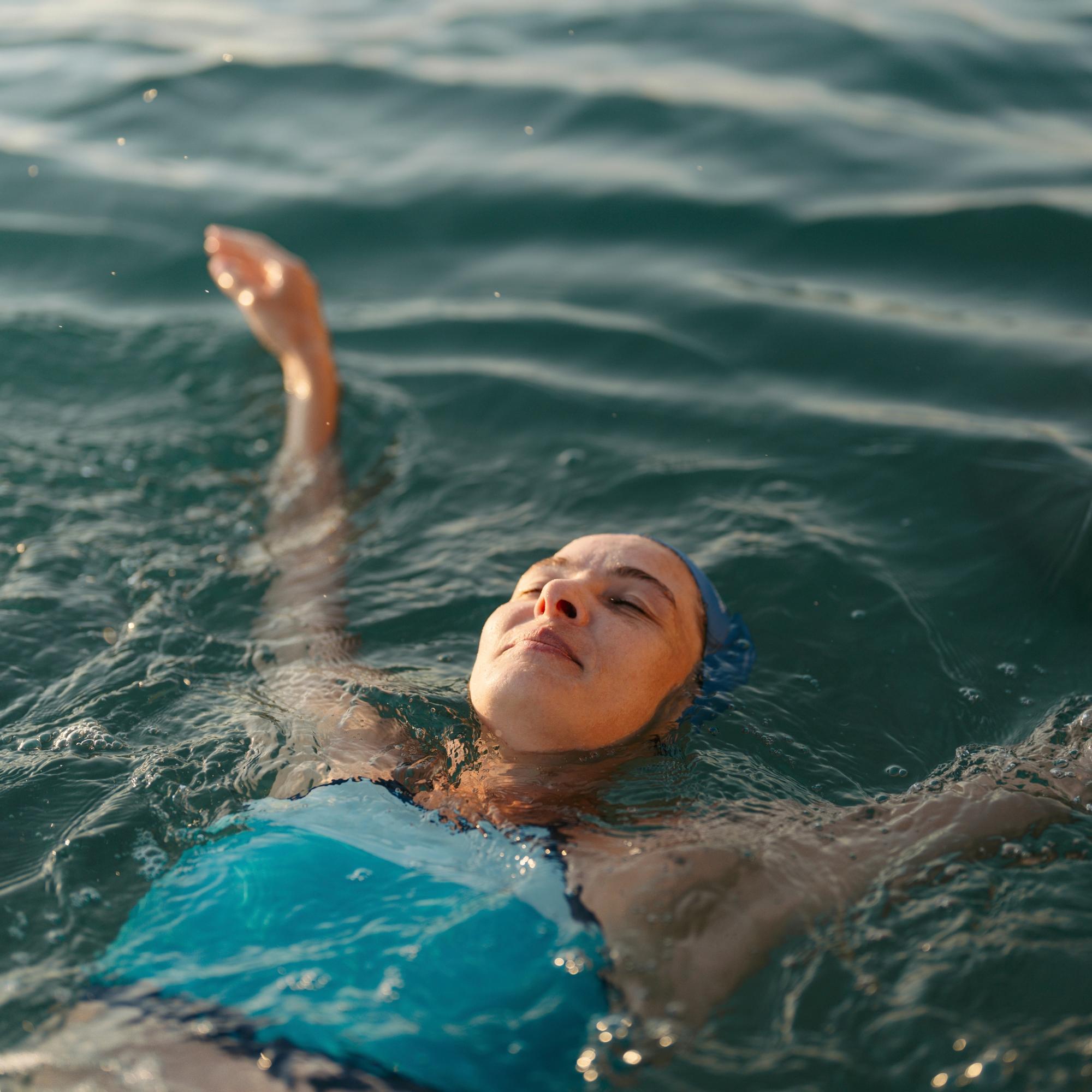 Jos kärsit paniikkikohtauksista, kokeile tätä psykoterapeutin yksinkertaista harjoitusta – myös kylmällä vedellä on yllättävä vaikutus