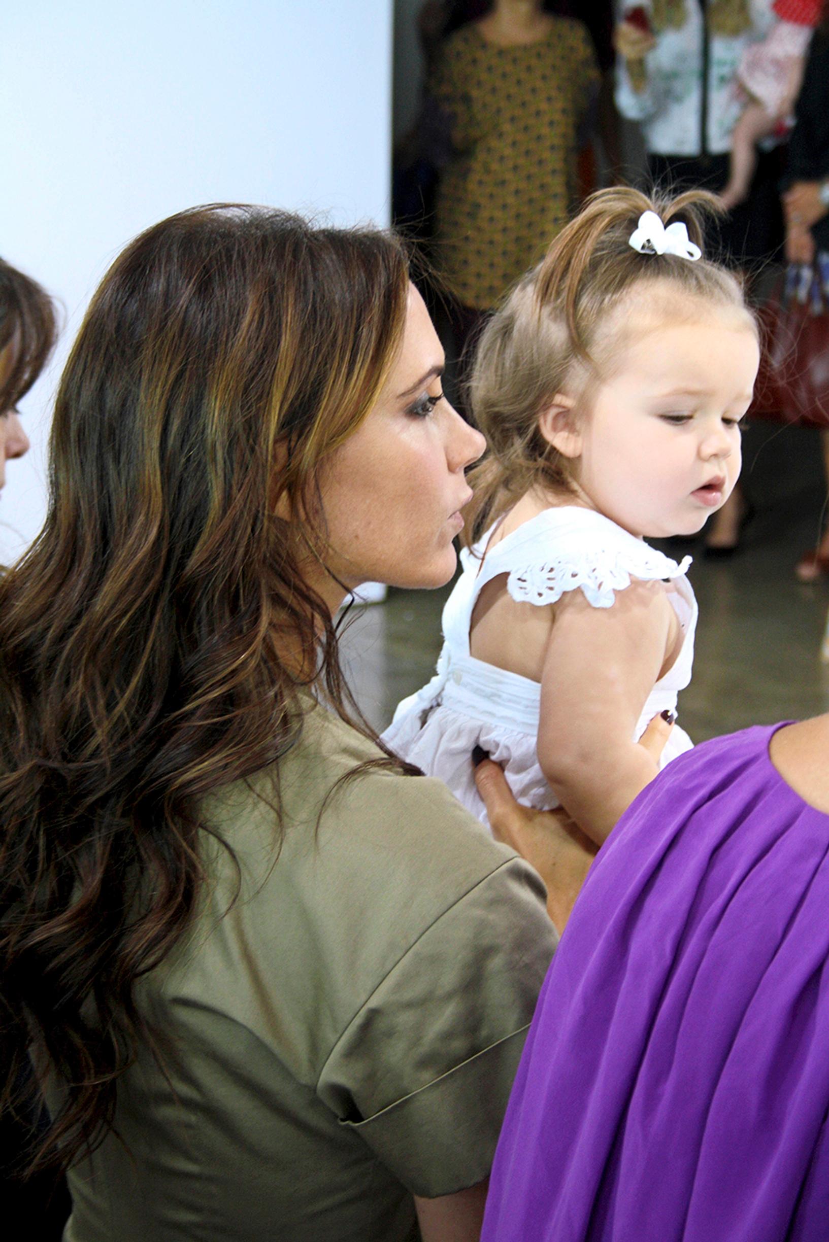 Perheen ainoa tytär Harper on vanhempiensa ja isoveljiensä silmäterä.