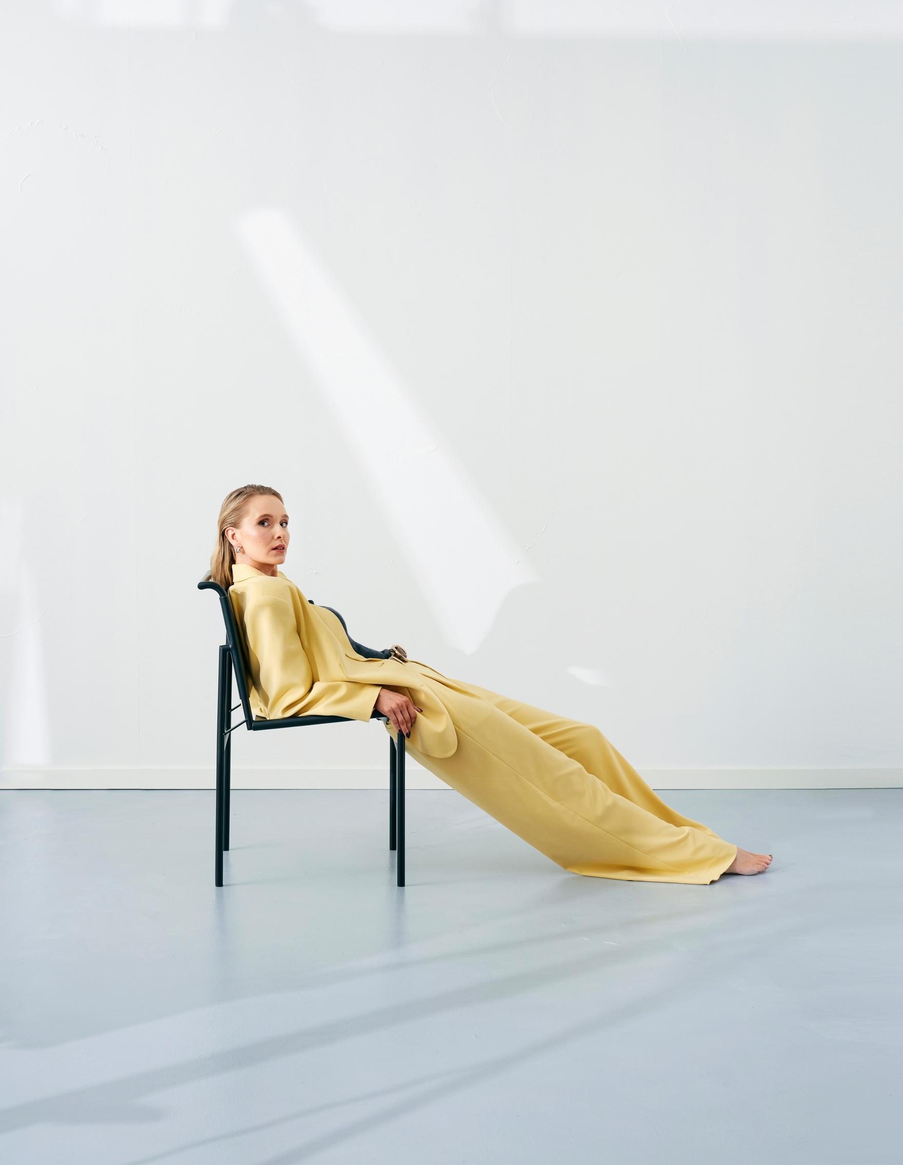 Keltainen bleiseri 219 e ja housut 159 e, Gestuz.