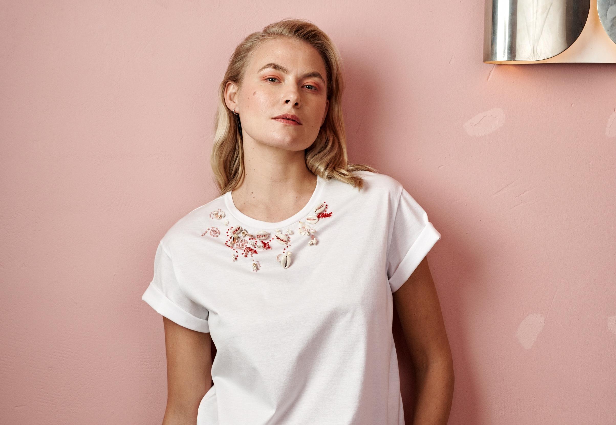 Tuuhea tukka on suoristusraudan päässä! Katso ohjeet uudenlaiseen tyvikohotukseen