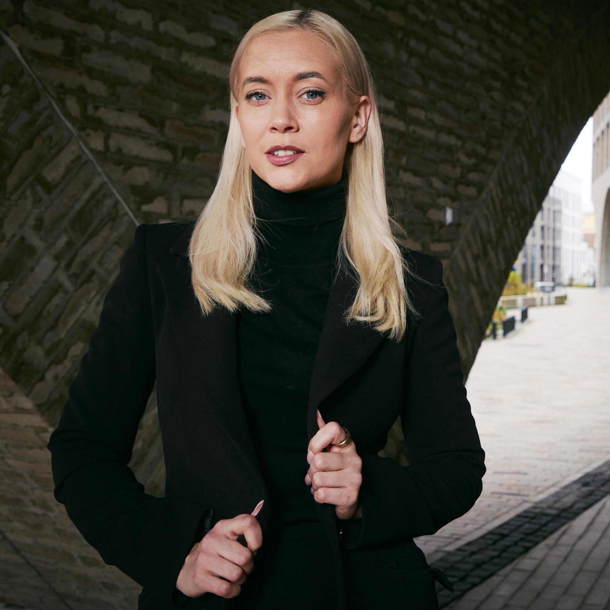 Sofia Virta lähti väkivaltaisesta suhteesta viisi vuotta sitten, mutta piina ja pelko jäivät – nykyisen puolison Atte Ailion hellä ele sai Sofian kauhun valtaan