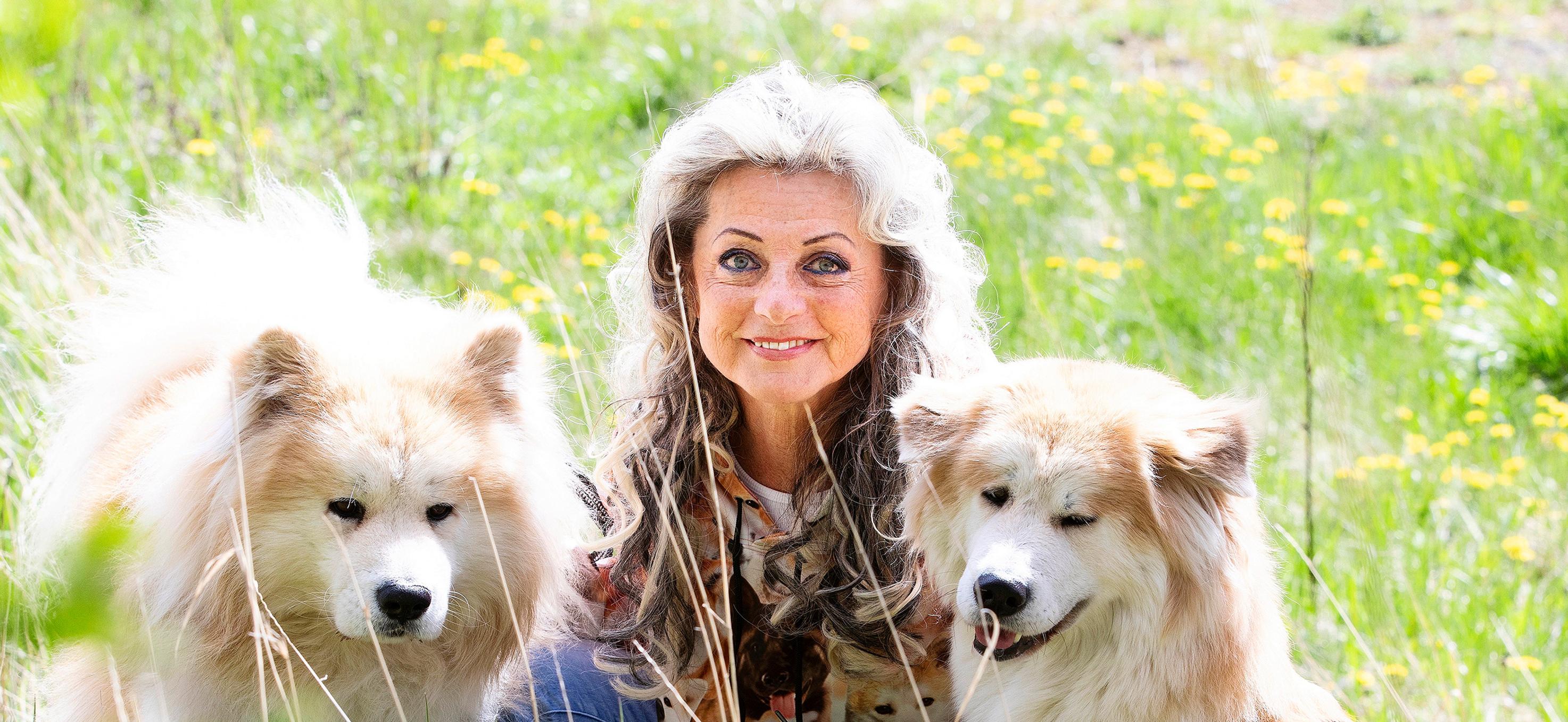 Kansanedustaja Kike Elomaa: ”Koirat ovat meille kuin lapsia”