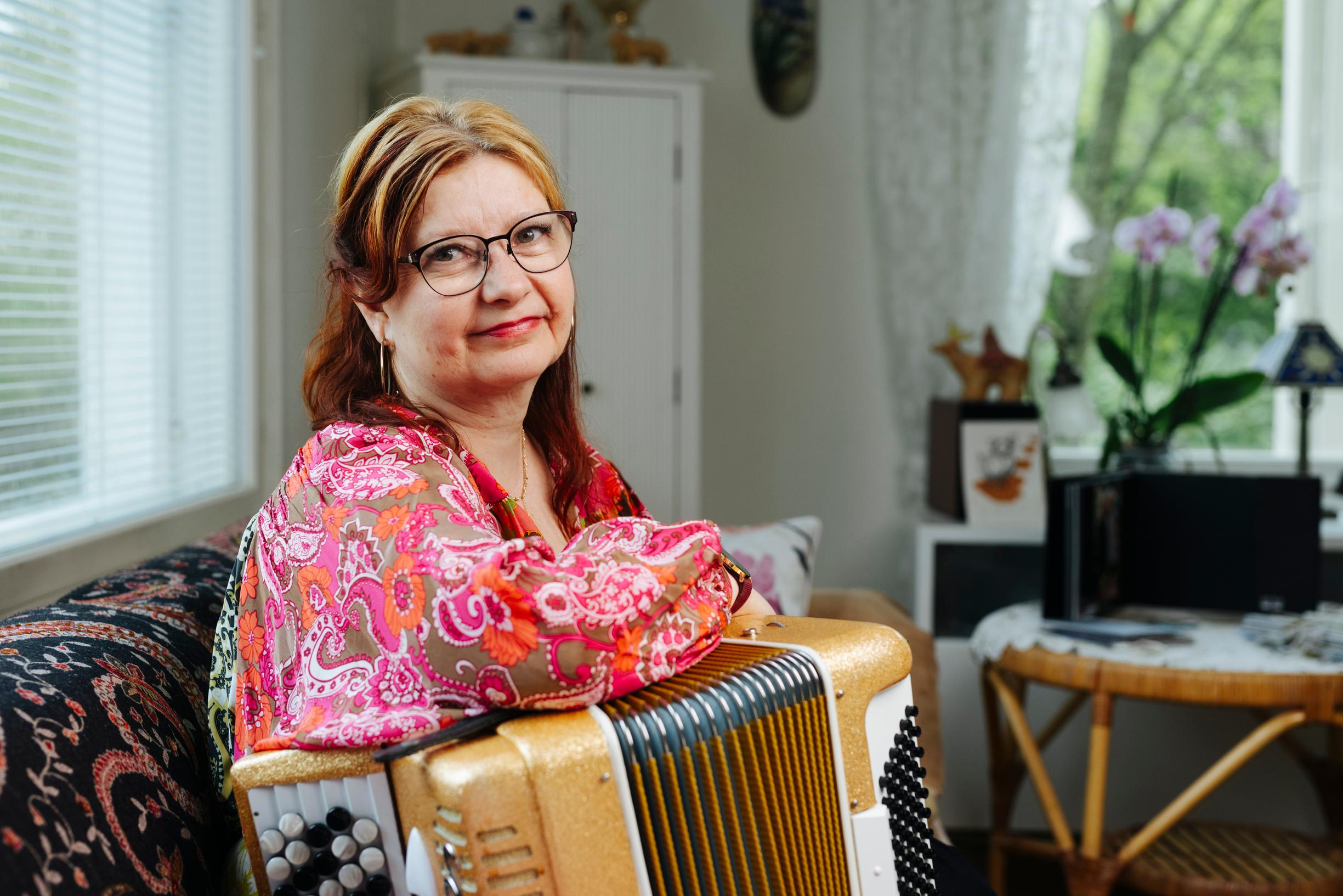 Terapeutiksi valmistuva Maria Kalaniemi haluaa tukea muistisairaiden omaisia. ”Omaisen yksinäisyys on niin raadollista.”