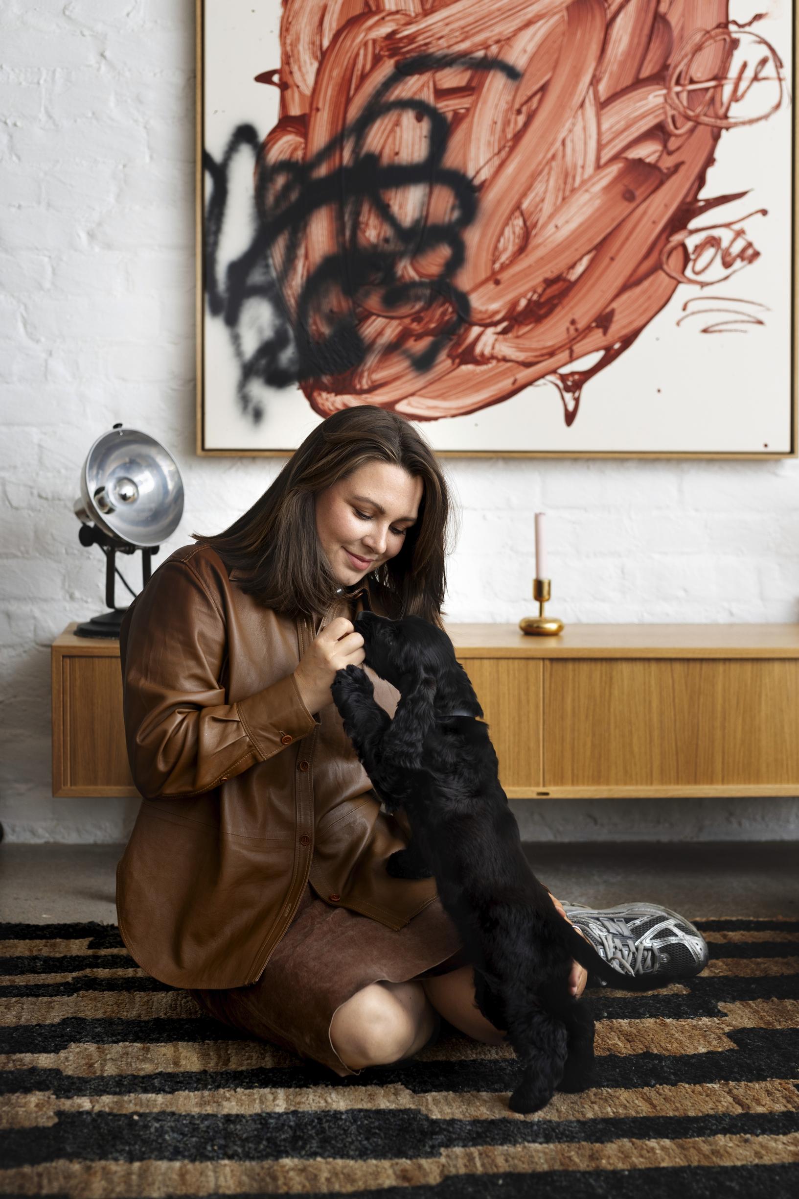 Kia Arpia ja hänen puolisonsa saivat kesällä uuden perheenjäsenen, cockerspanieli Jarvisin.