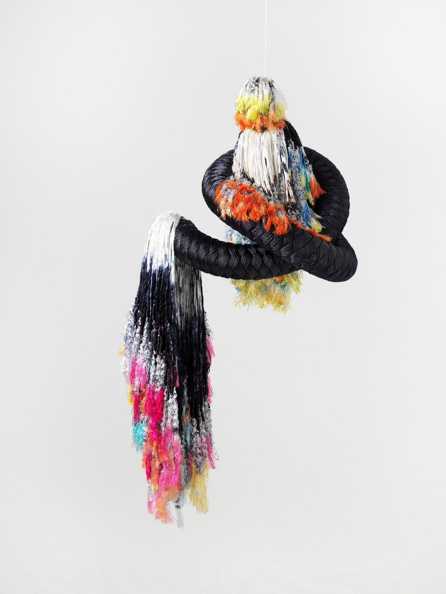 Kuva puretusta köydestä jonka sisus hyvin värikäs