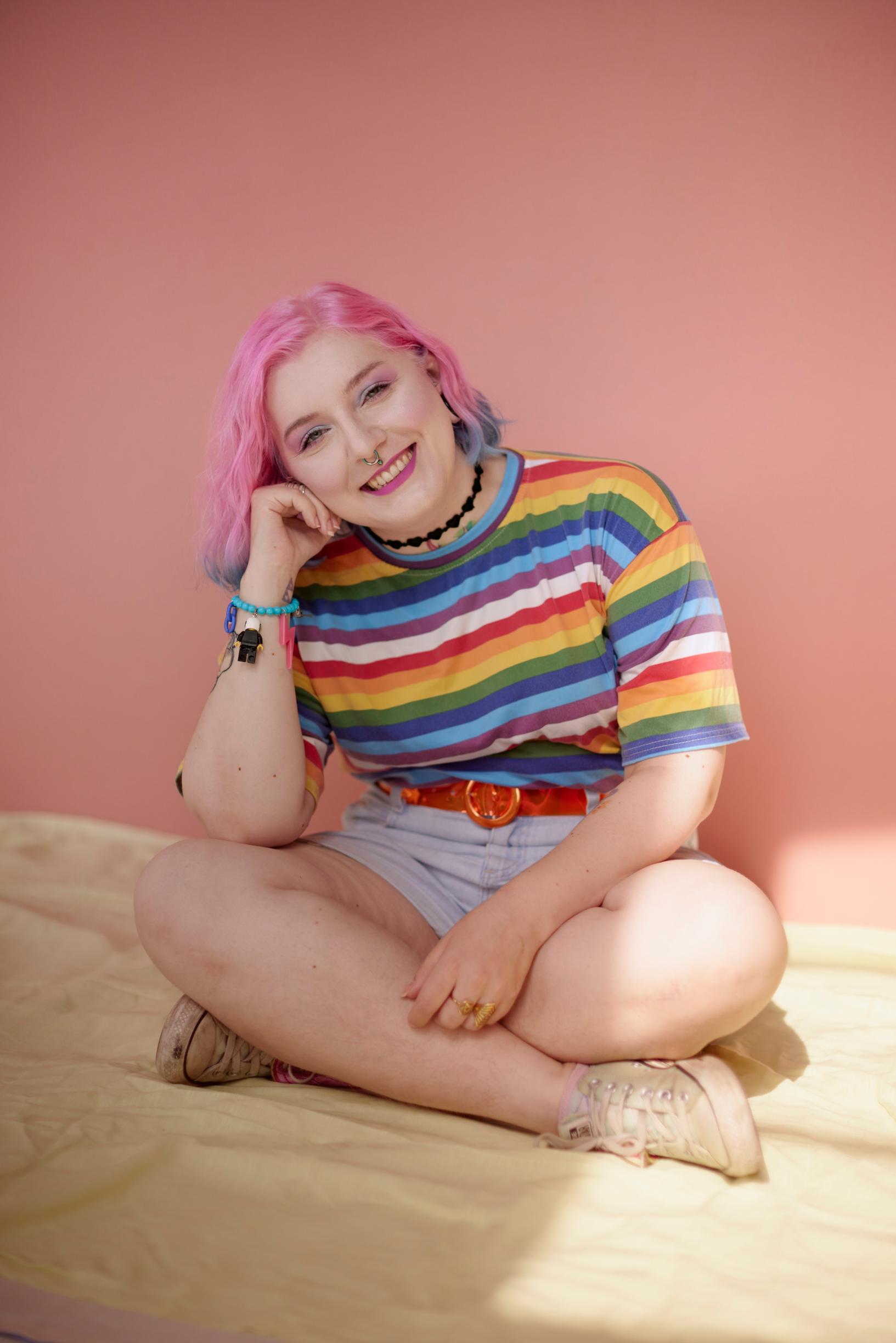 Virpi Ruhanen istuu risti-istunnassa.