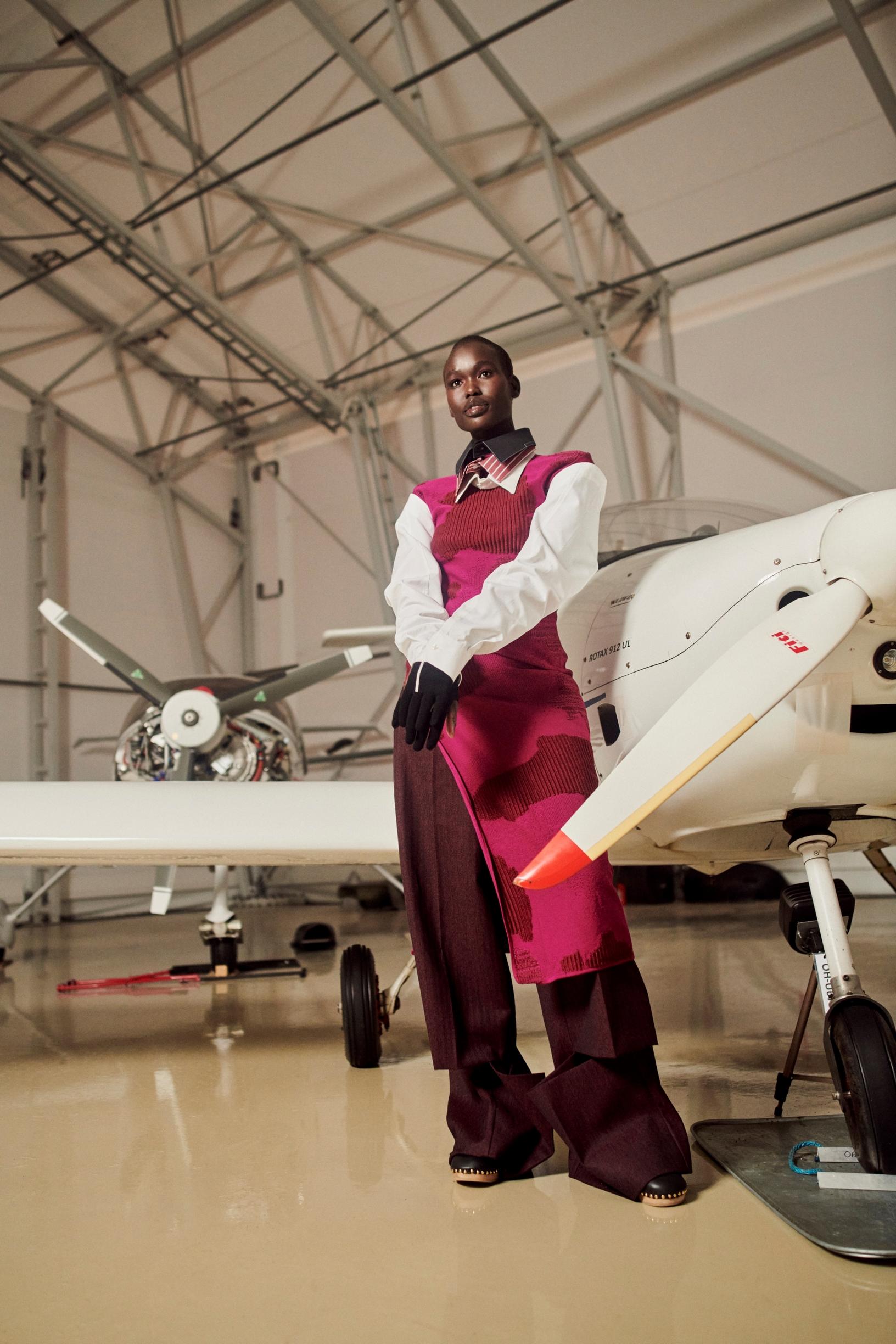 Latimmierin vatteet ja Terhi Pölkin kengät mallin päällä.