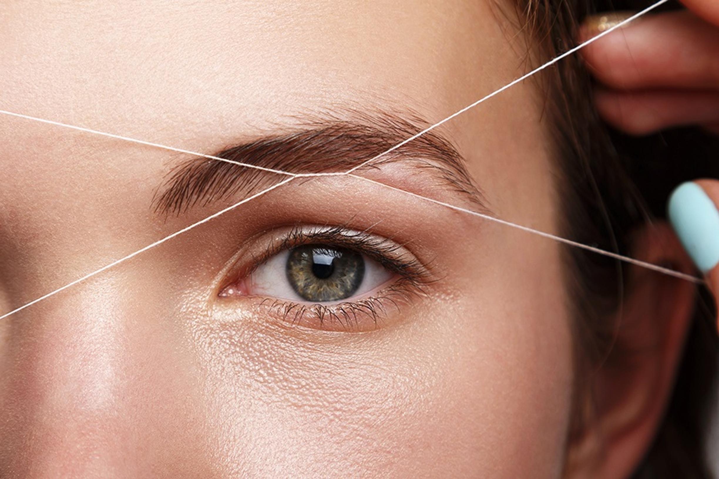 Saa nyppiä! Tee ihokarvojen poisto kasvoista oikein – voit samalla hillitä karvankasvua