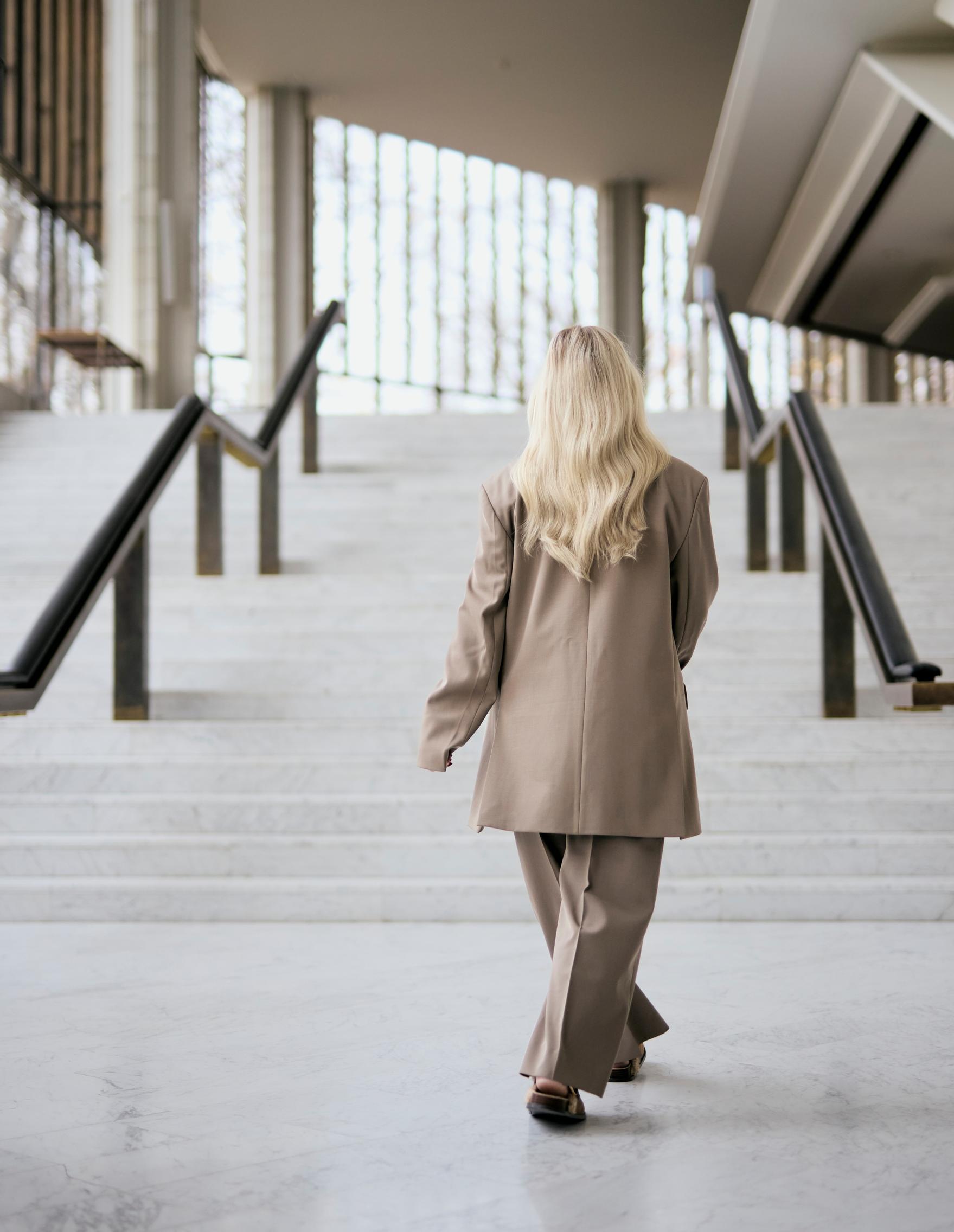 ”Lasten ansiosta tulee mietittyä, miksi toimin näin. Toisaalta se on tervetullutta terapiaa. Kun lapset ovat tehneet työnsä, ehkä en lopulta enää ole ihan niin keskeneräinen.”