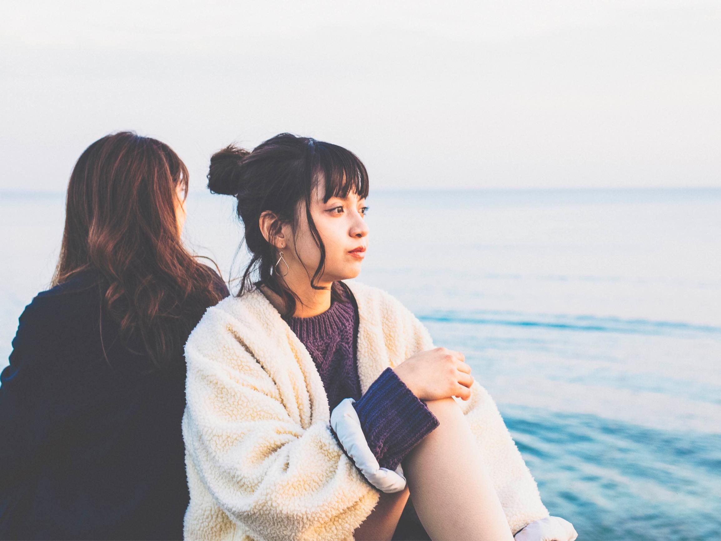 Riiteletkö herkästi aikuisten sisarustesi kanssa? Siihen voi vaikuttaa psykologin mukaan yksi lapsuudessa koettu asia