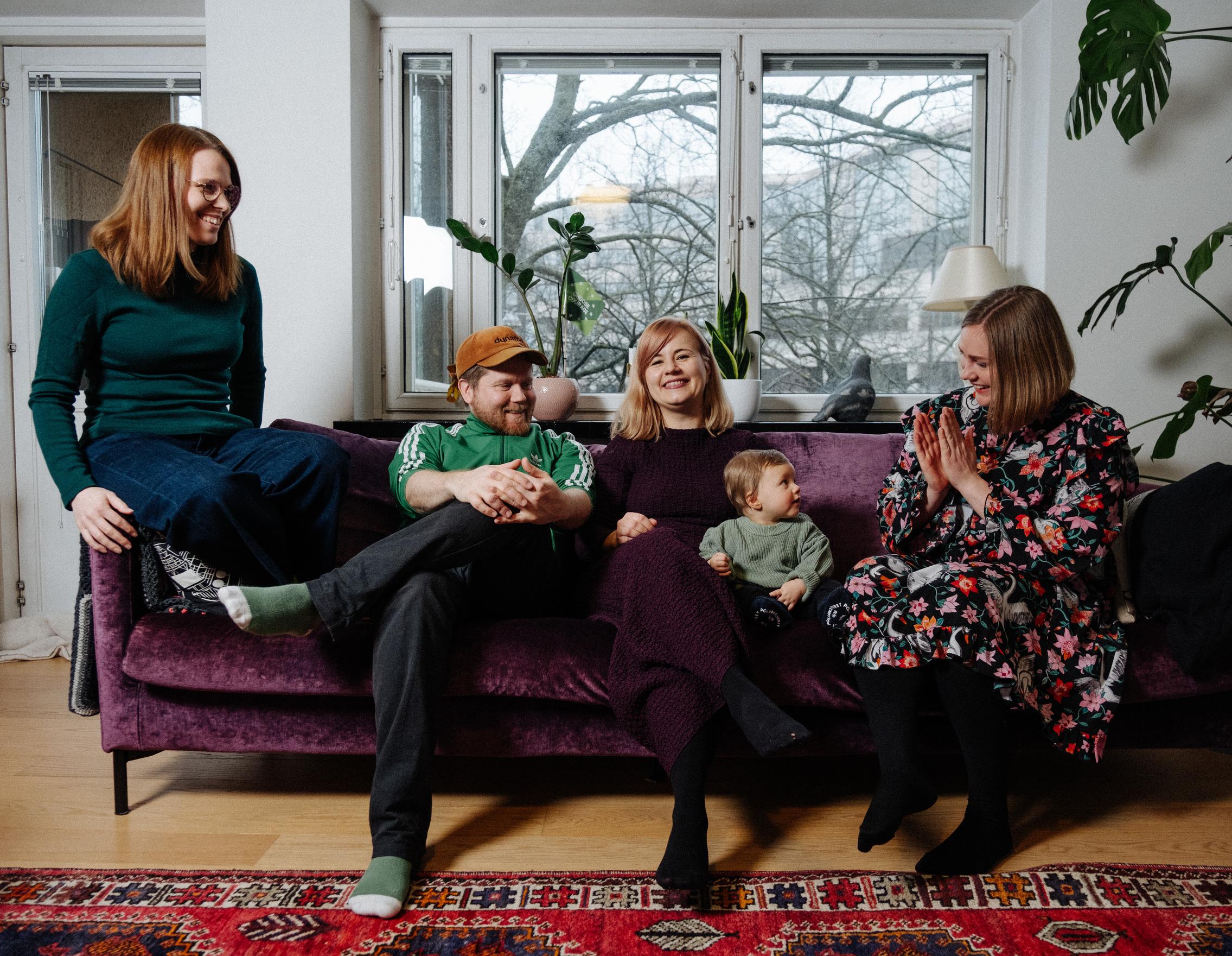 Niina, 38, asuu yhdessä kodissa ystäviensä kanssa, ja toisessa kodissa vauvansa ja puolisonsa kanssa: ”Tässä ei ole järkeä taloudellisesti, mutta maksan mielenrauhasta”