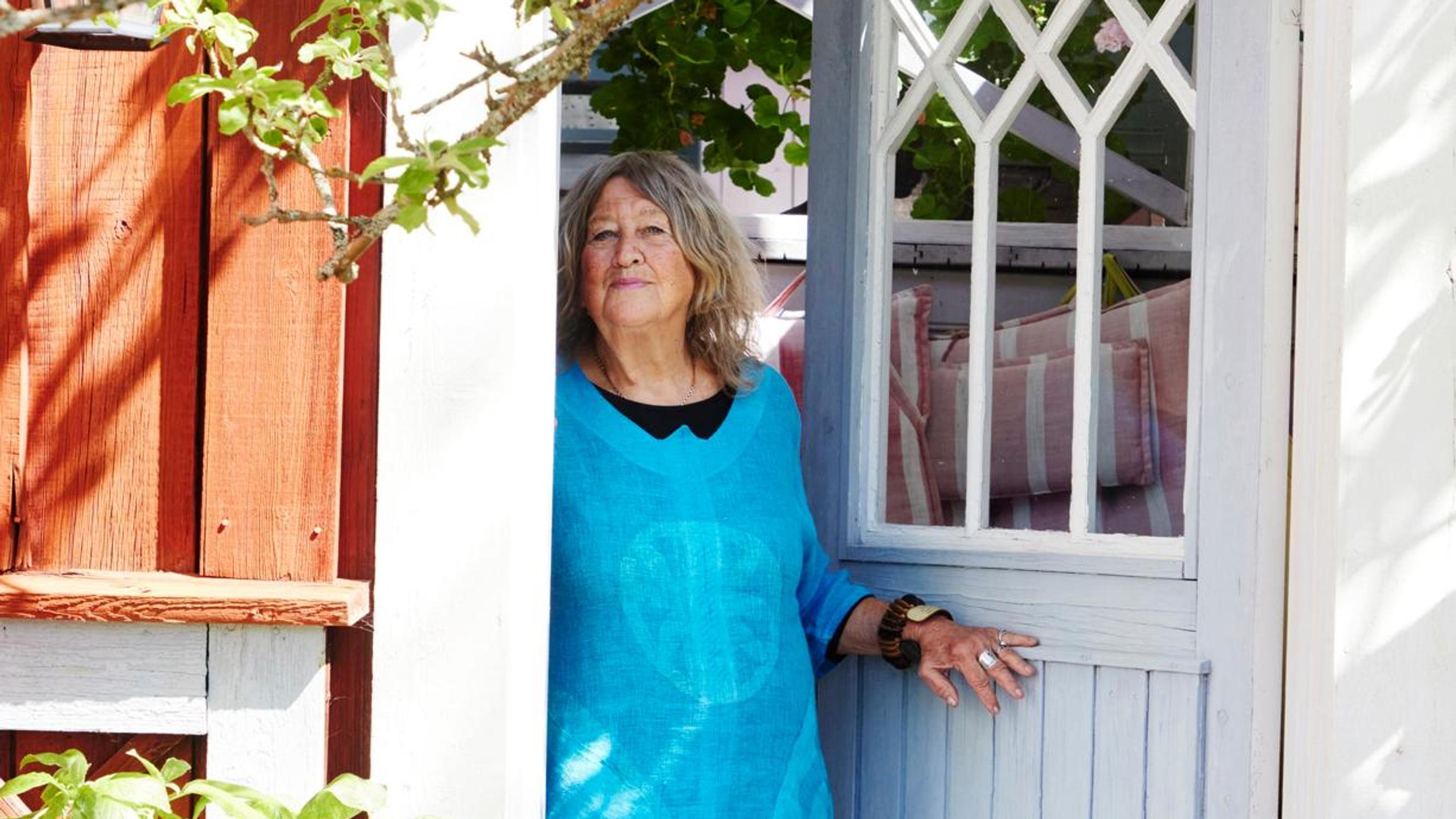 Vaatesuunnittelija Svanhild Åbonde osti Nauvosta 450-neliöisen kansakoulun – ”Talo ei tunnu yhtään liian suurelta”