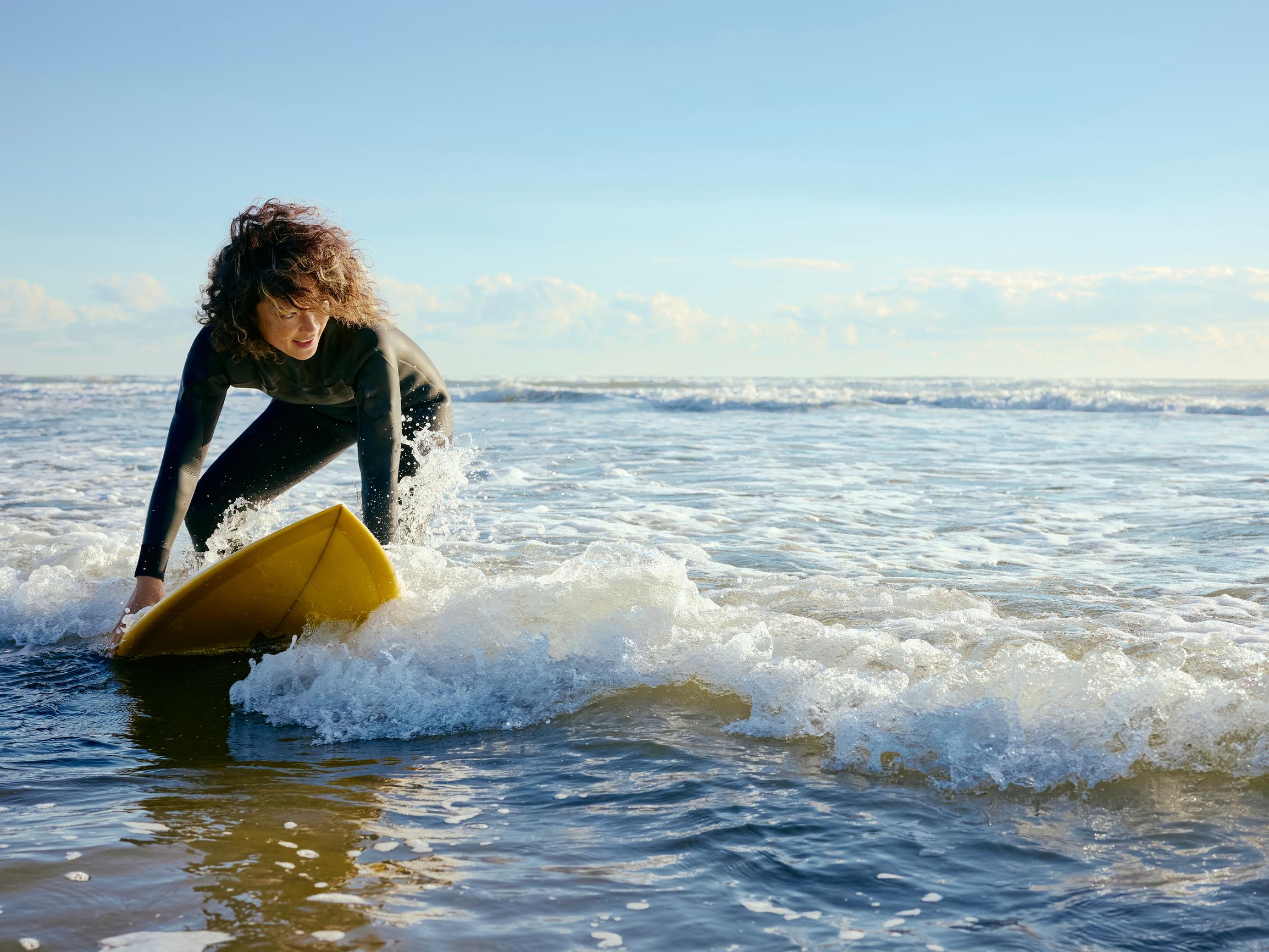Uusi hormoniton vaihdevuosilääke hillitsee kuumia aaltoja ja unikin paranee – erikoislääkäri kertoo, mistä kotikonsteista voi myös olla apua